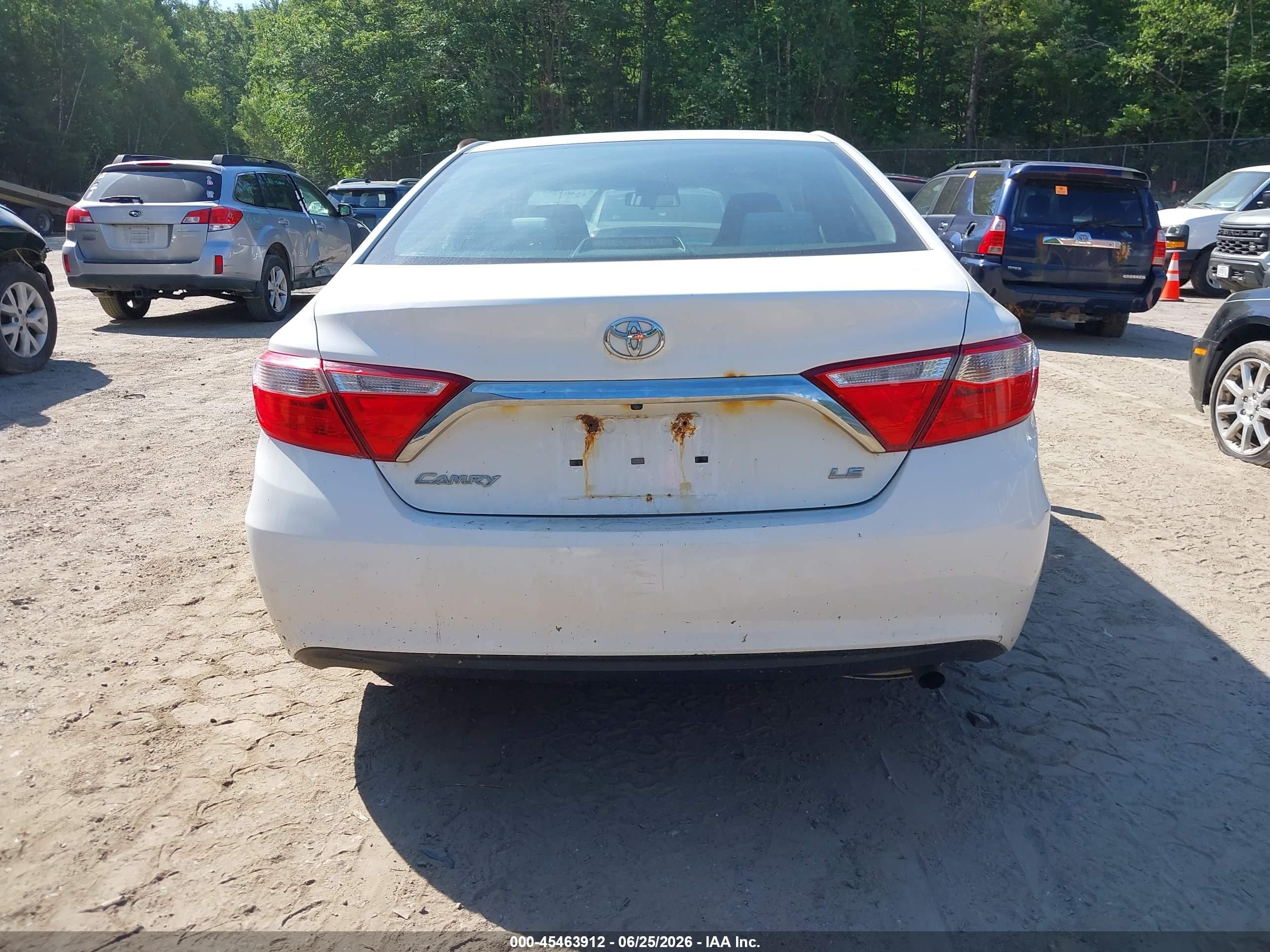 2015 Toyota Camry Le White vin: 4T1BF1FK1FU085160