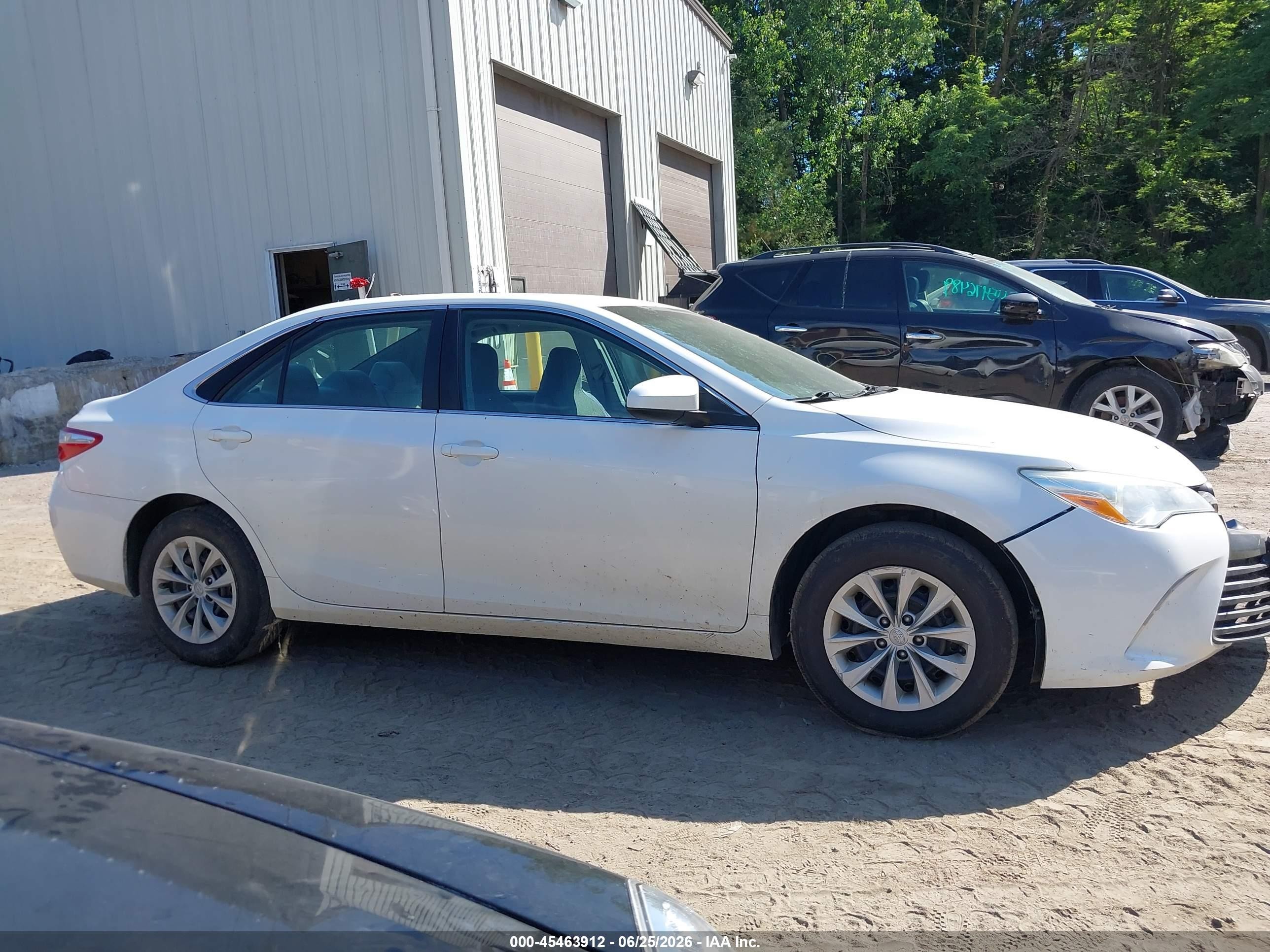 2015 Toyota Camry Le White vin: 4T1BF1FK1FU085160