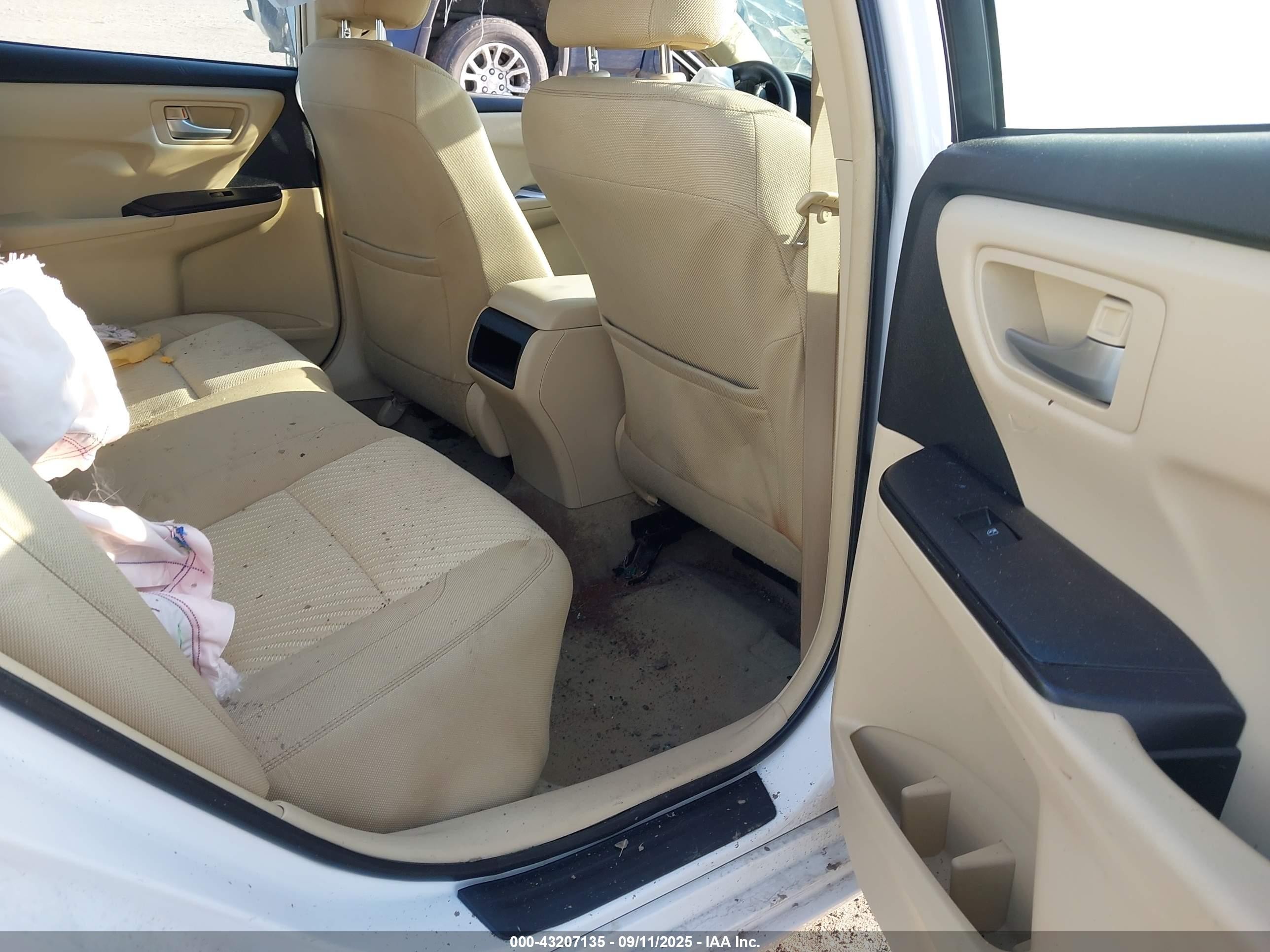 2015 Toyota Camry Le White vin: 4T1BF1FK1FU097342