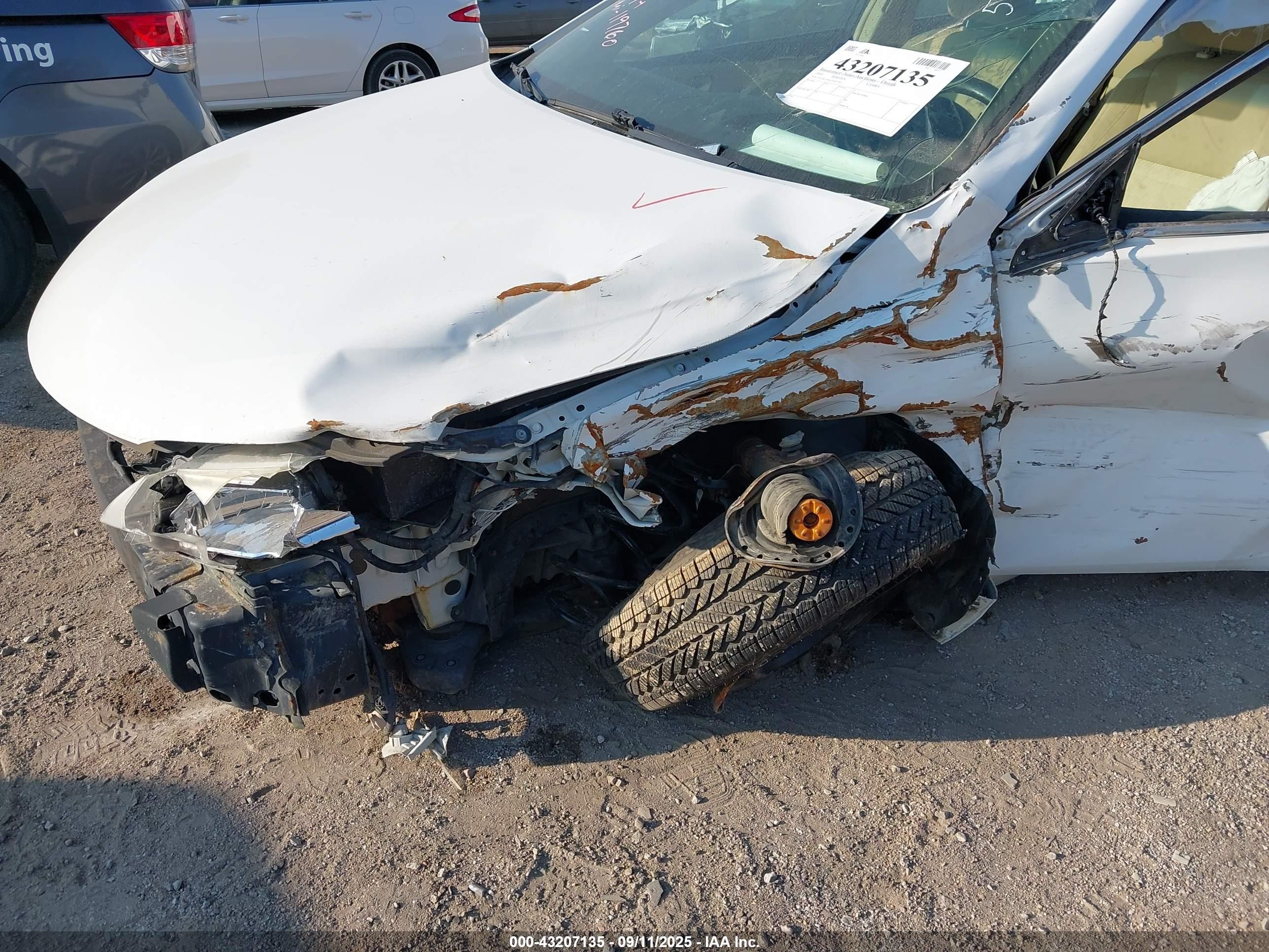 2015 Toyota Camry Le White vin: 4T1BF1FK1FU097342