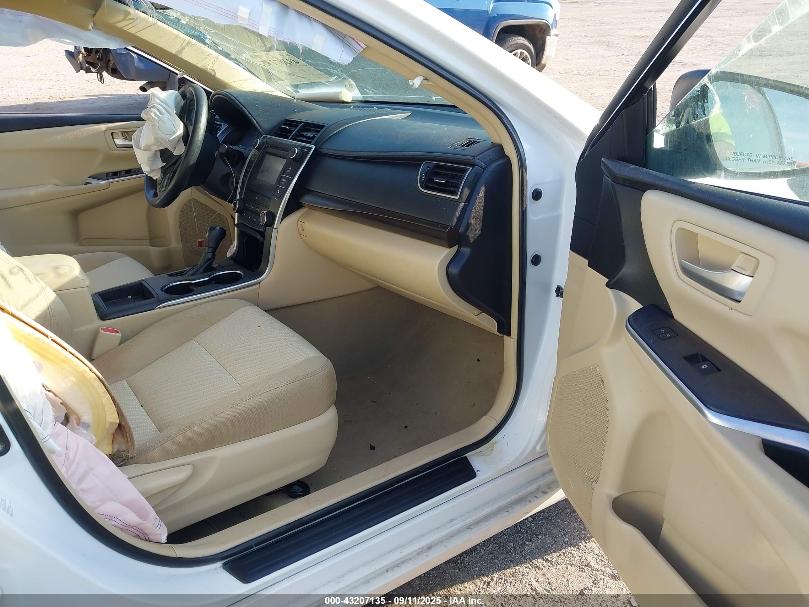 2015 Toyota Camry Le White vin: 4T1BF1FK1FU097342