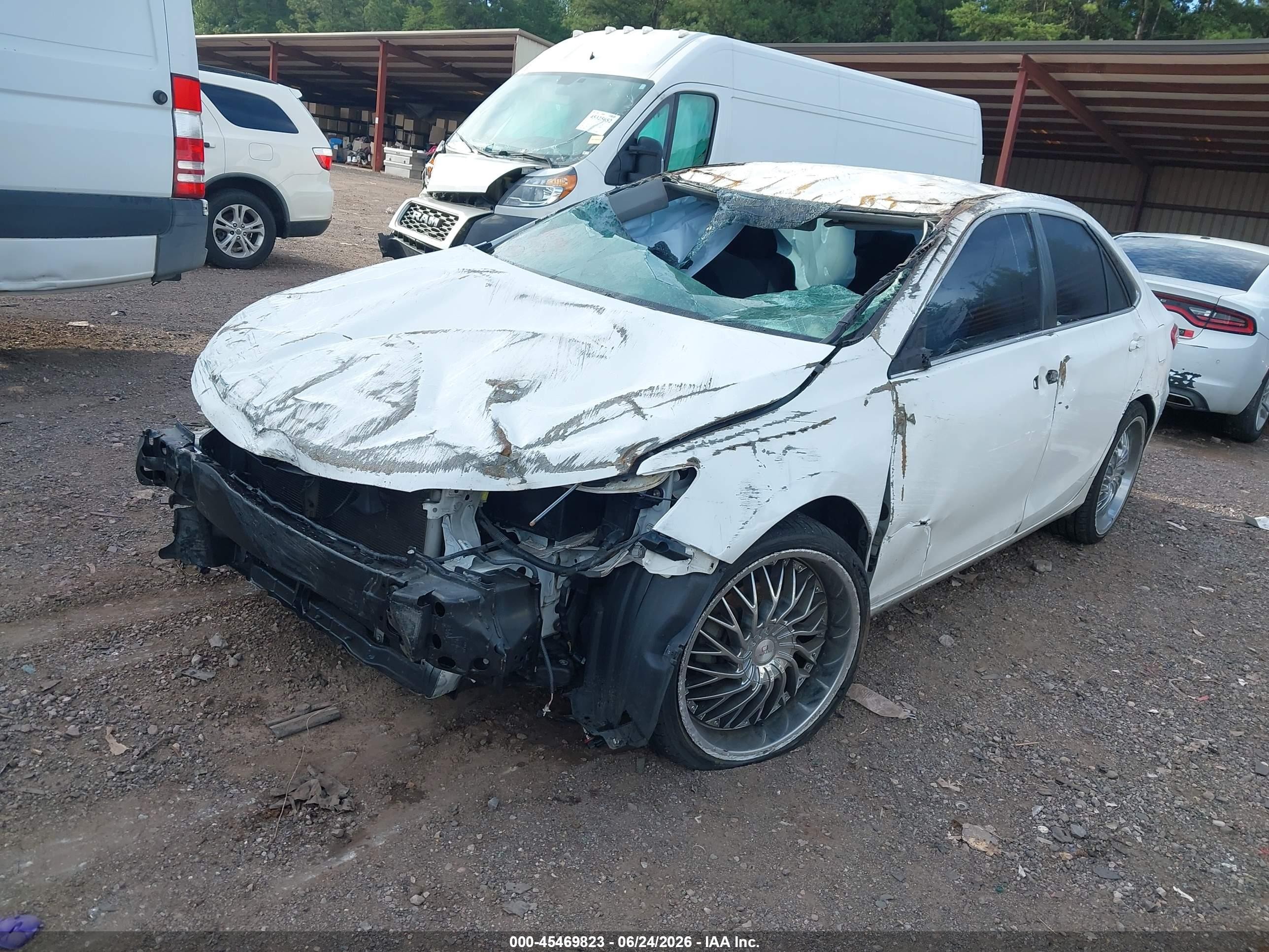 2015 Toyota Camry Le White vin: 4T1BF1FK1FU116035