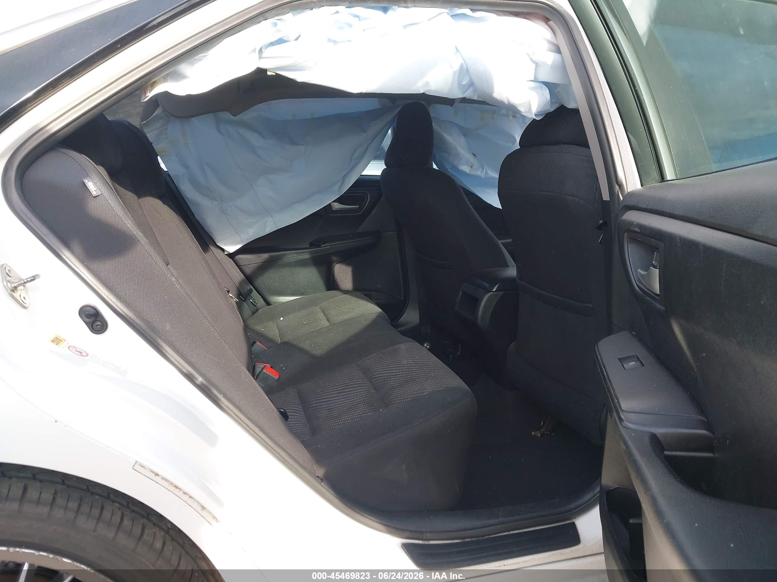 2015 Toyota Camry Le White vin: 4T1BF1FK1FU116035