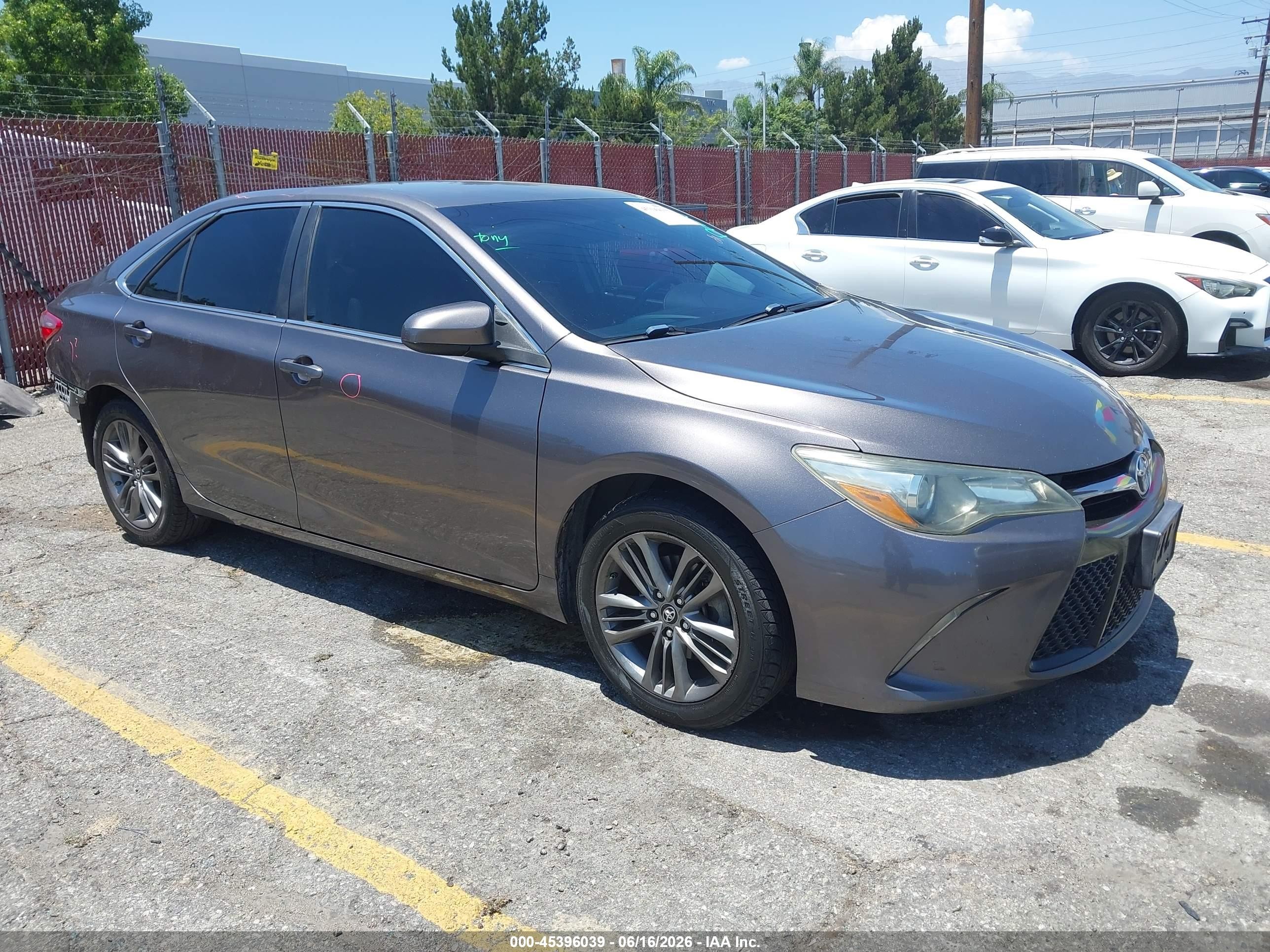 2015 Toyota Camry Se Серый vin: 4T1BF1FK1FU493352