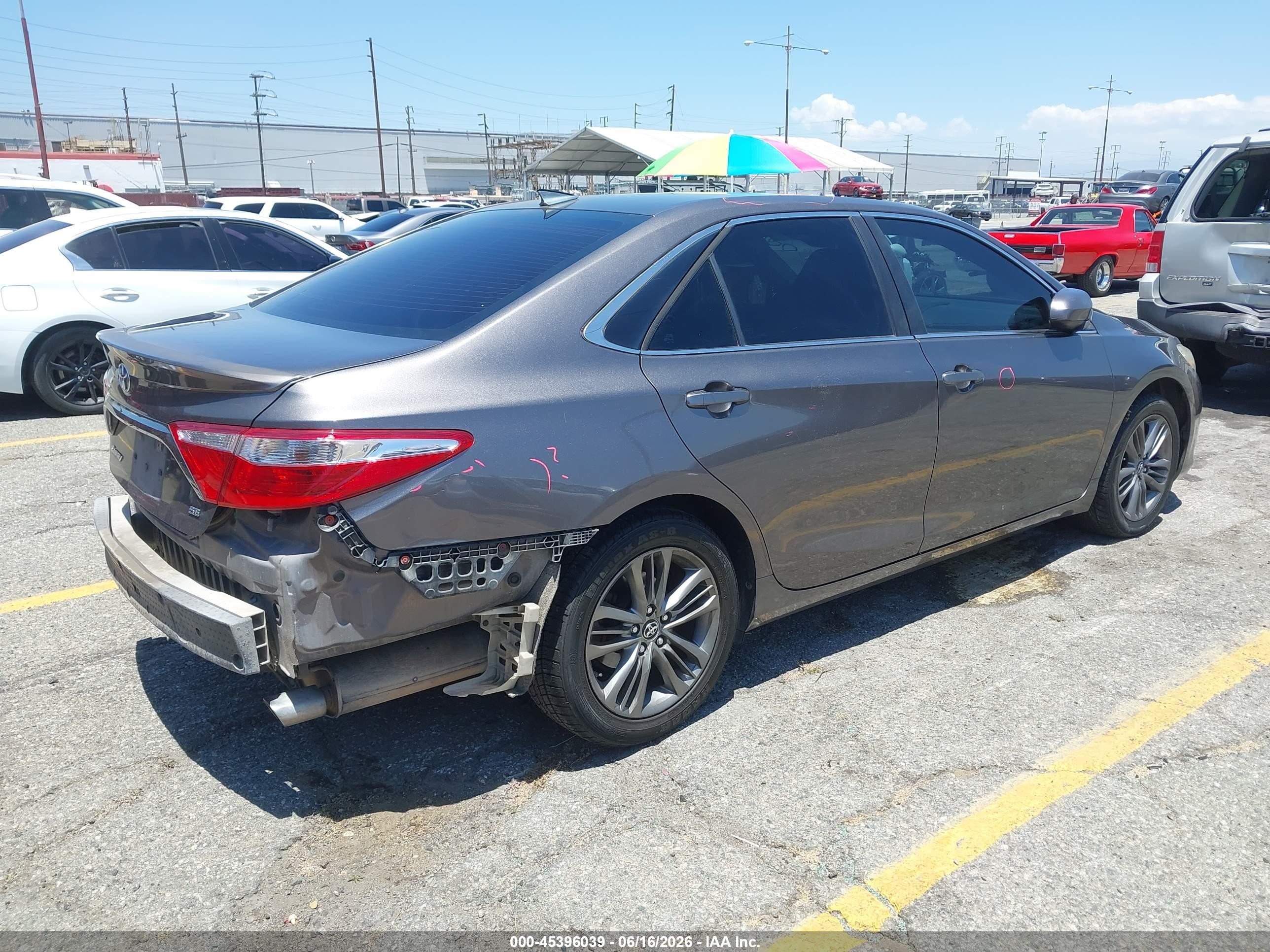 2015 Toyota Camry Se Серый vin: 4T1BF1FK1FU493352