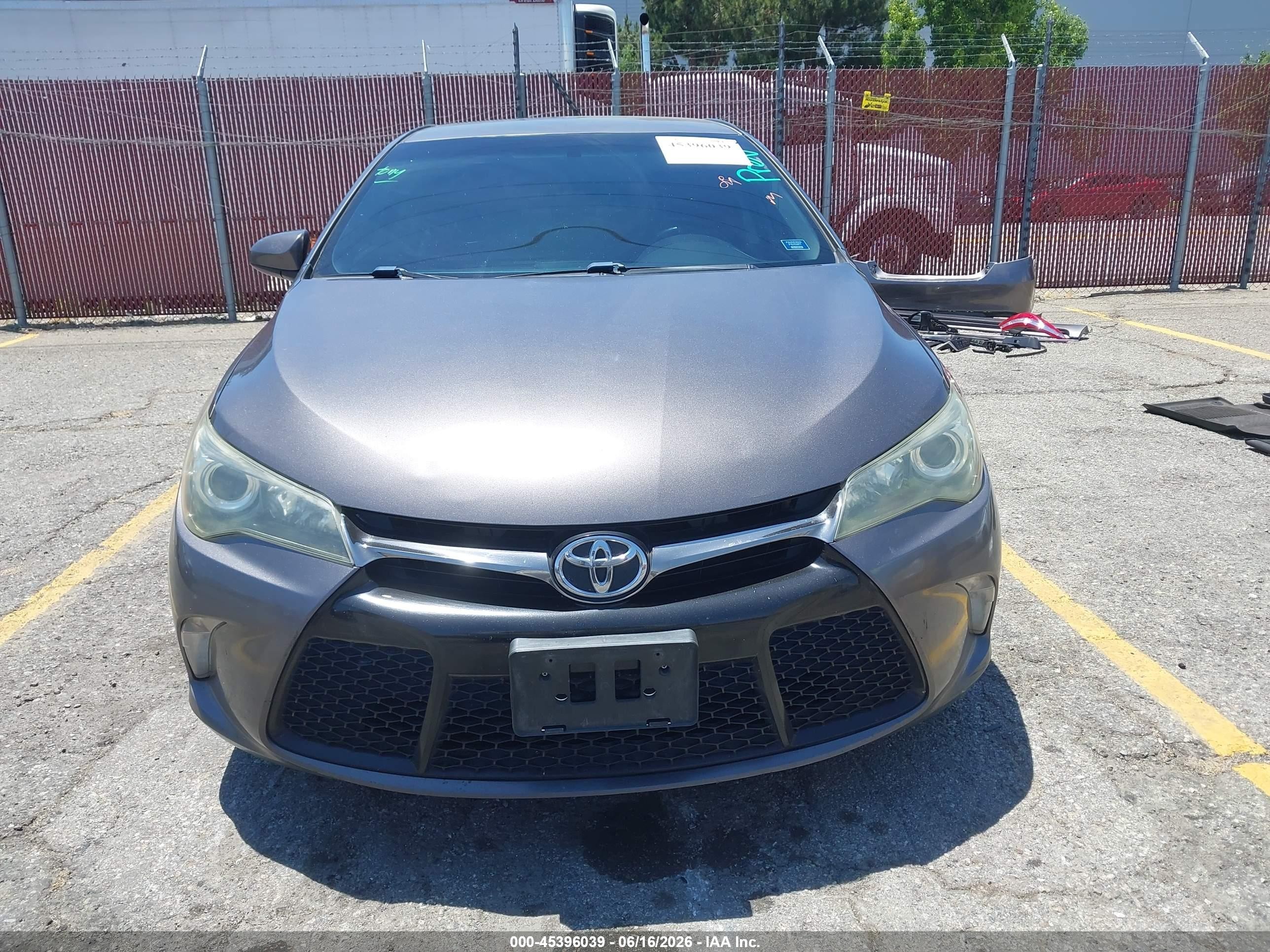 2015 Toyota Camry Se Серый vin: 4T1BF1FK1FU493352