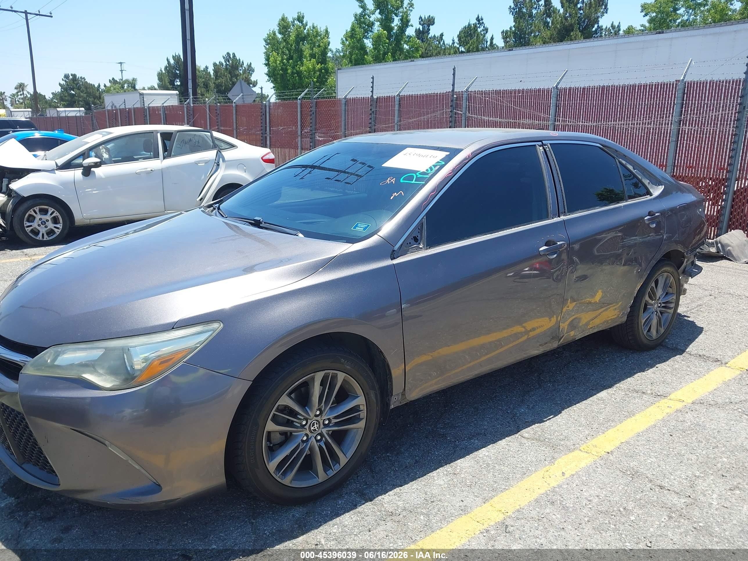 2015 Toyota Camry Se Серый vin: 4T1BF1FK1FU493352