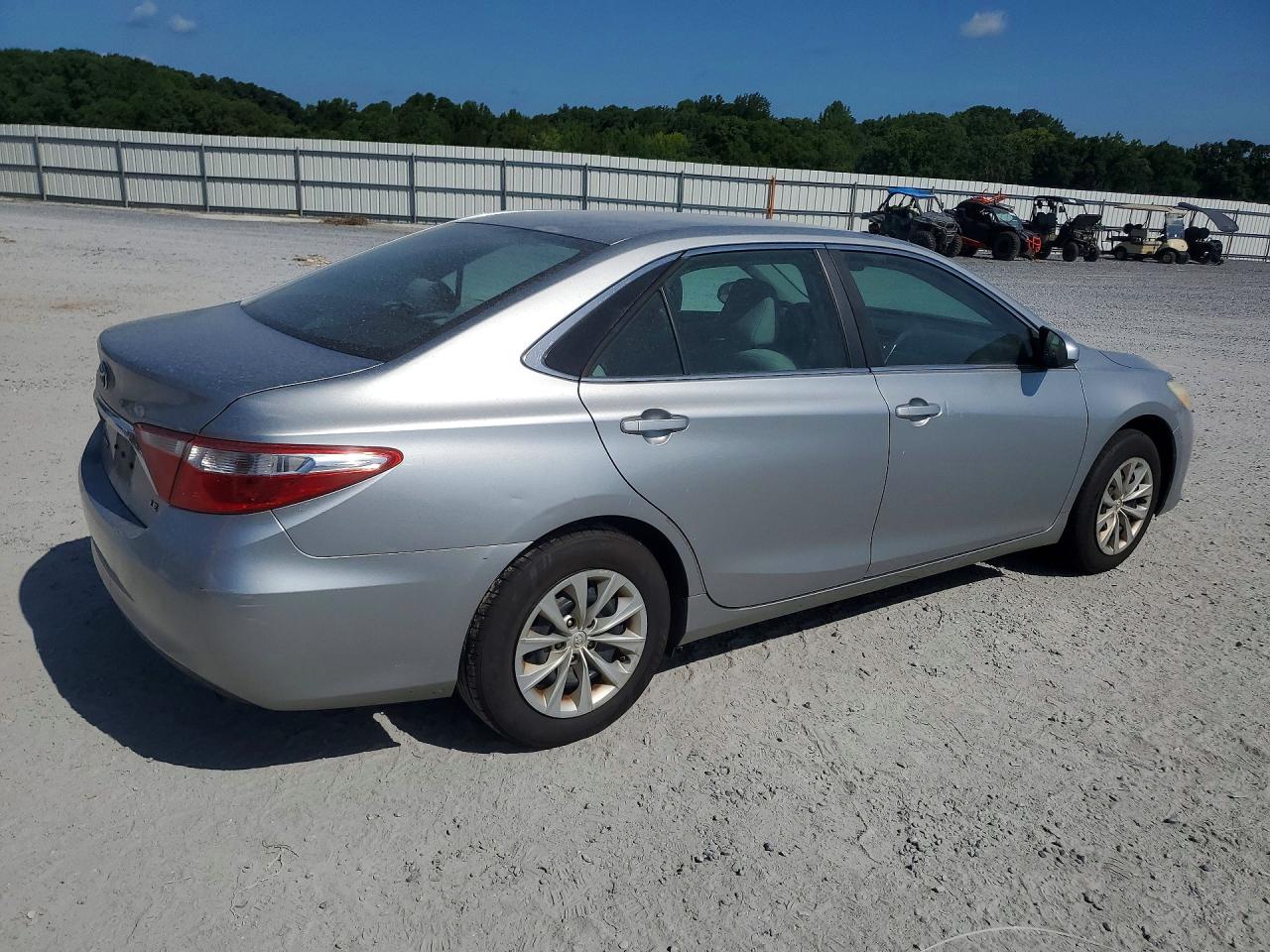 2015 Toyota Camry Le Silver vin: 4T1BF1FK1FU924028