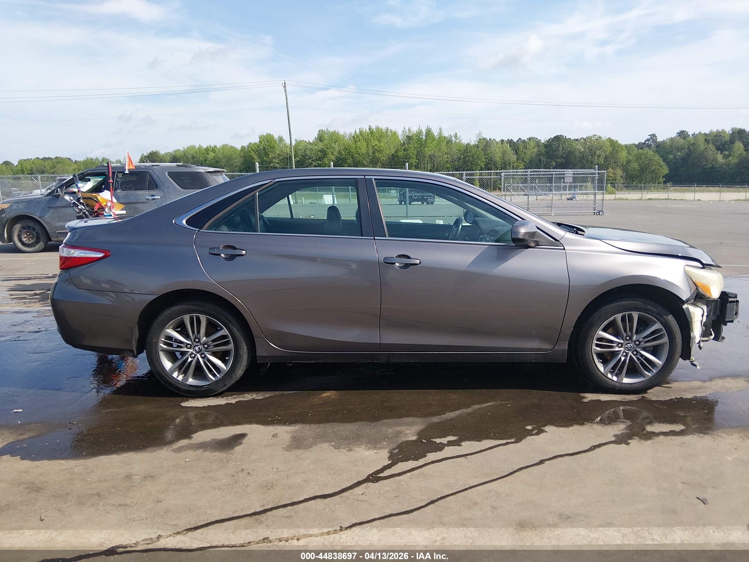 2015 Toyota Camry Se Серый vin: 4T1BF1FK1FU935935