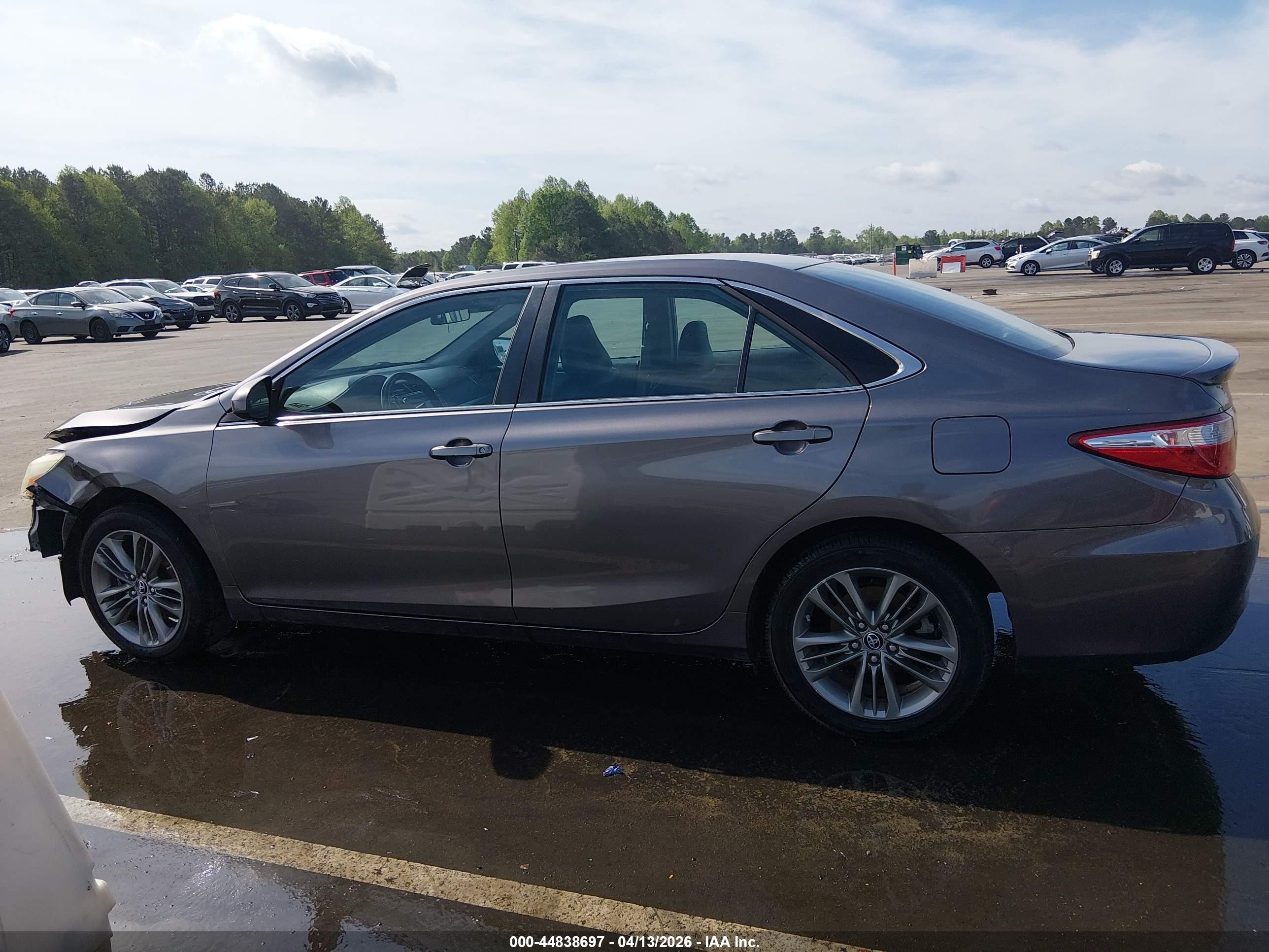 2015 Toyota Camry Se Серый vin: 4T1BF1FK1FU935935