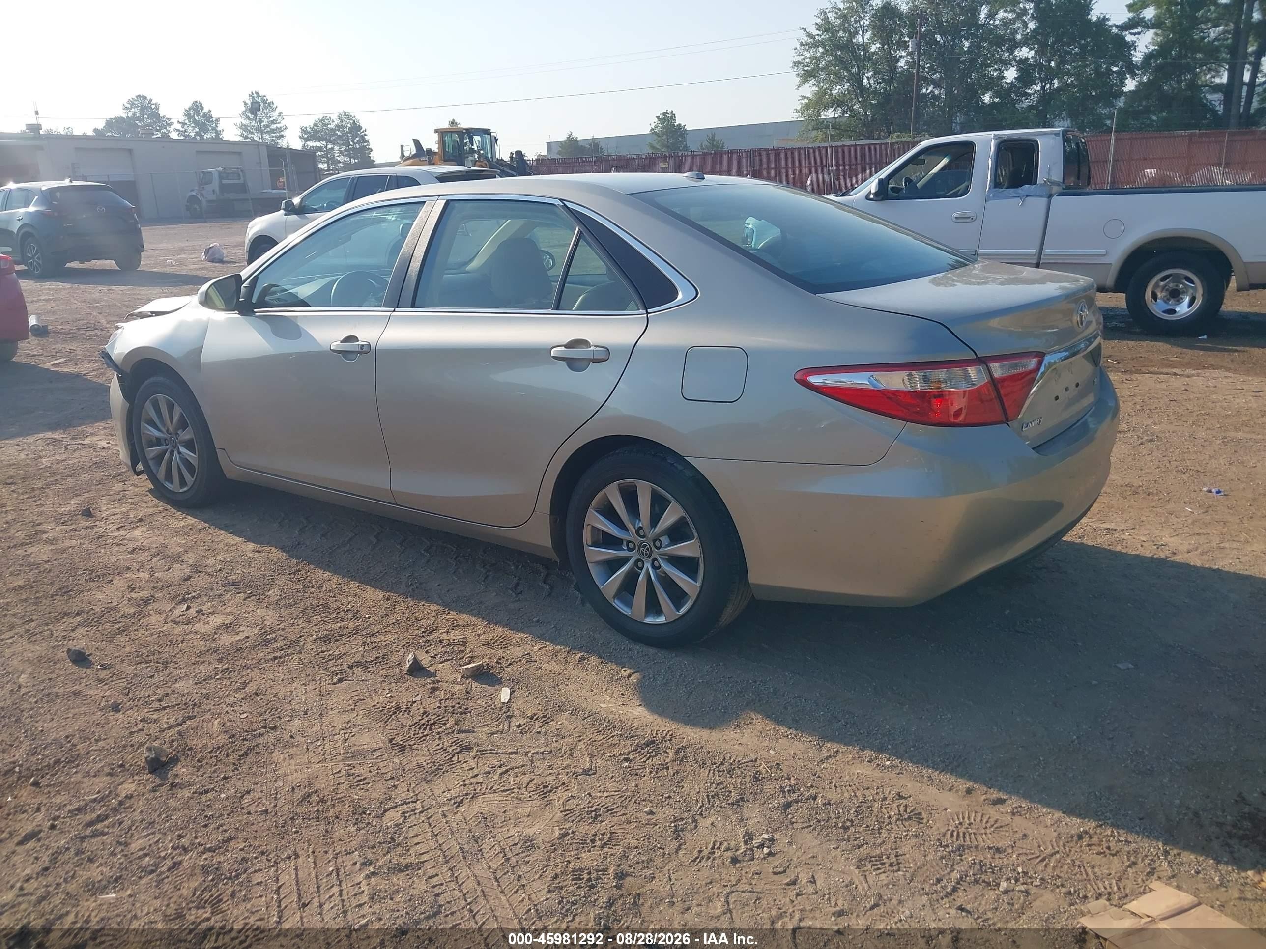 2015 Toyota Camry Xle Silver vin: 4T1BF1FK1FU989526
