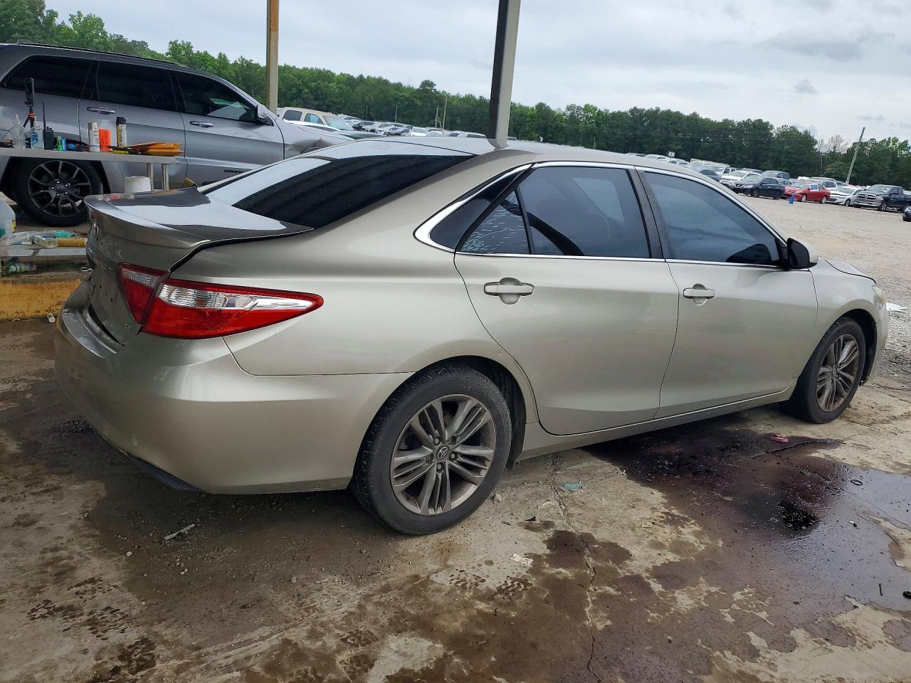 2016 Toyota Camry Se Tan vin: 4T1BF1FK1GU192114