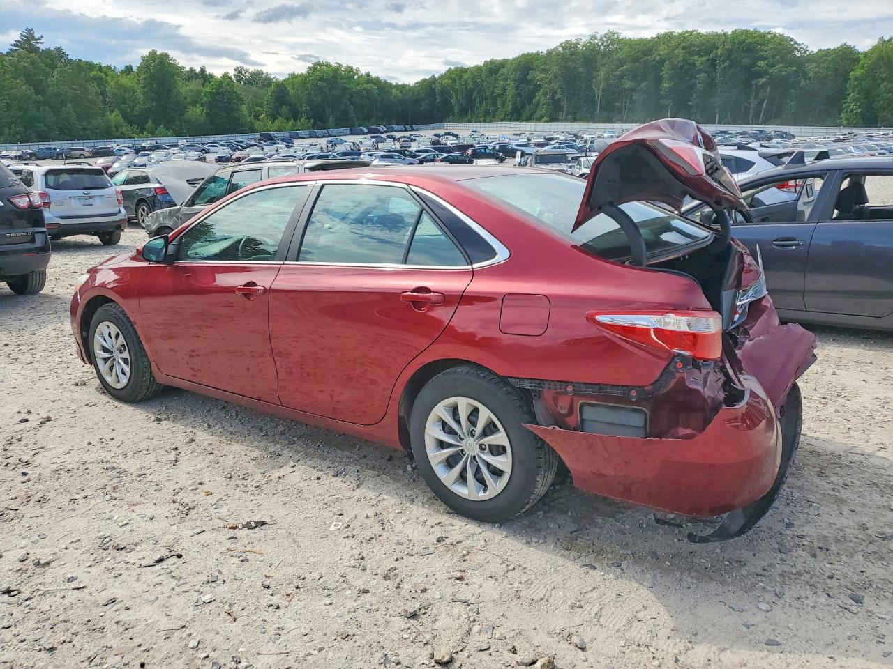 2016 Toyota Camry Le Red vin: 4T1BF1FK1GU532586
