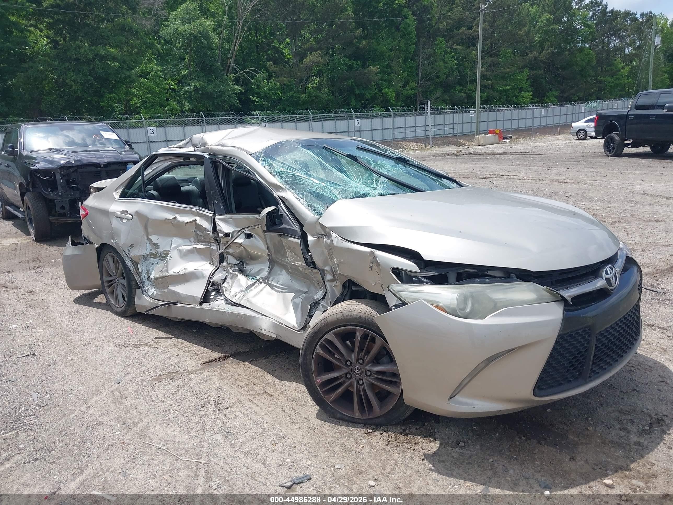 2016 Toyota Camry Se Золотой vin: 4T1BF1FK1GU557729