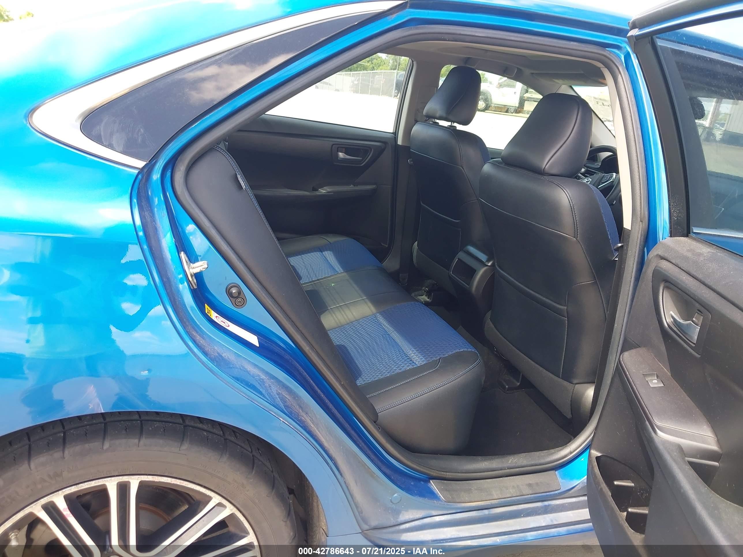 2016 Toyota Camry Se Blue vin: 4T1BF1FK1GU560050