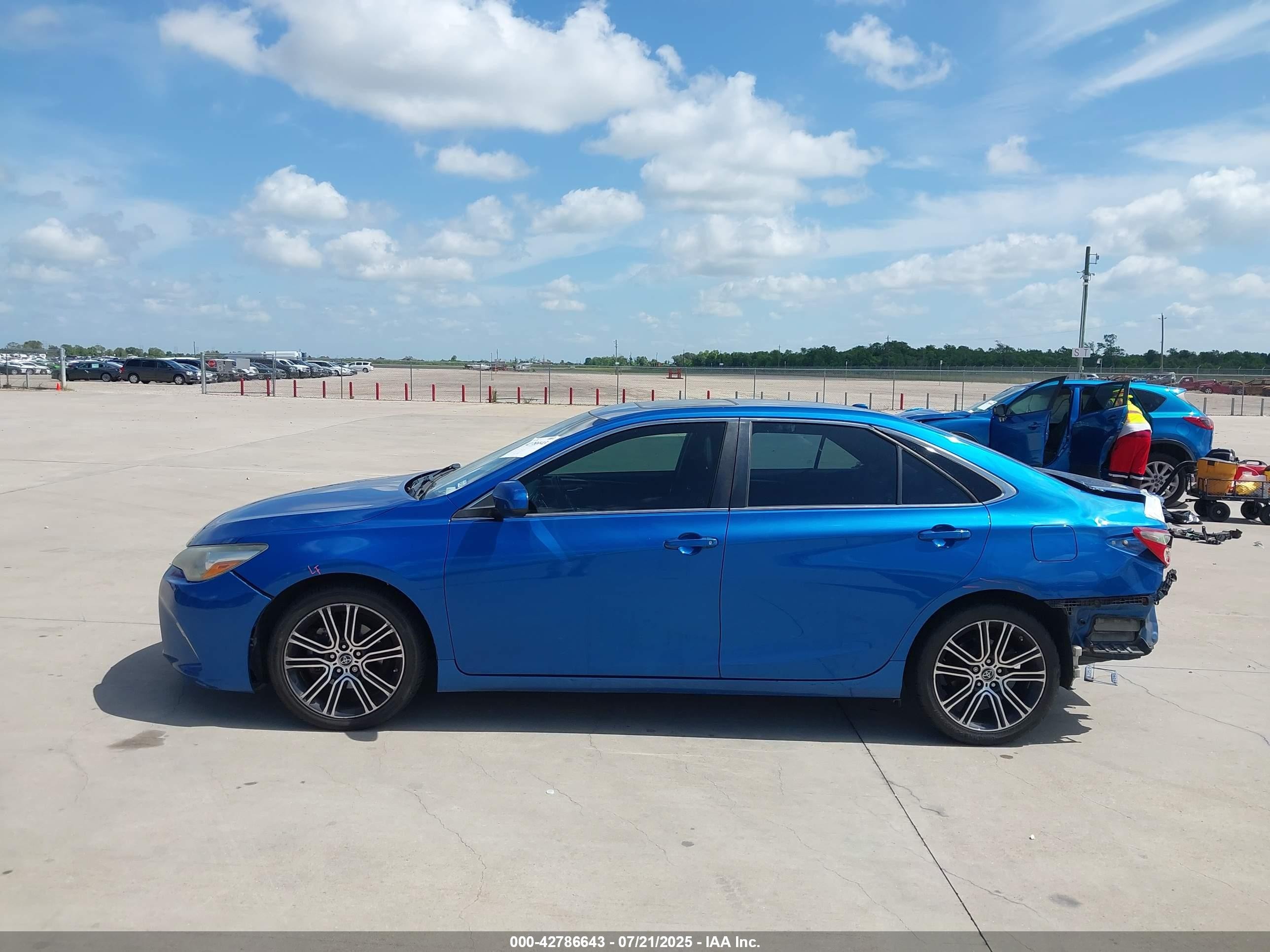2016 Toyota Camry Se Blue vin: 4T1BF1FK1GU560050
