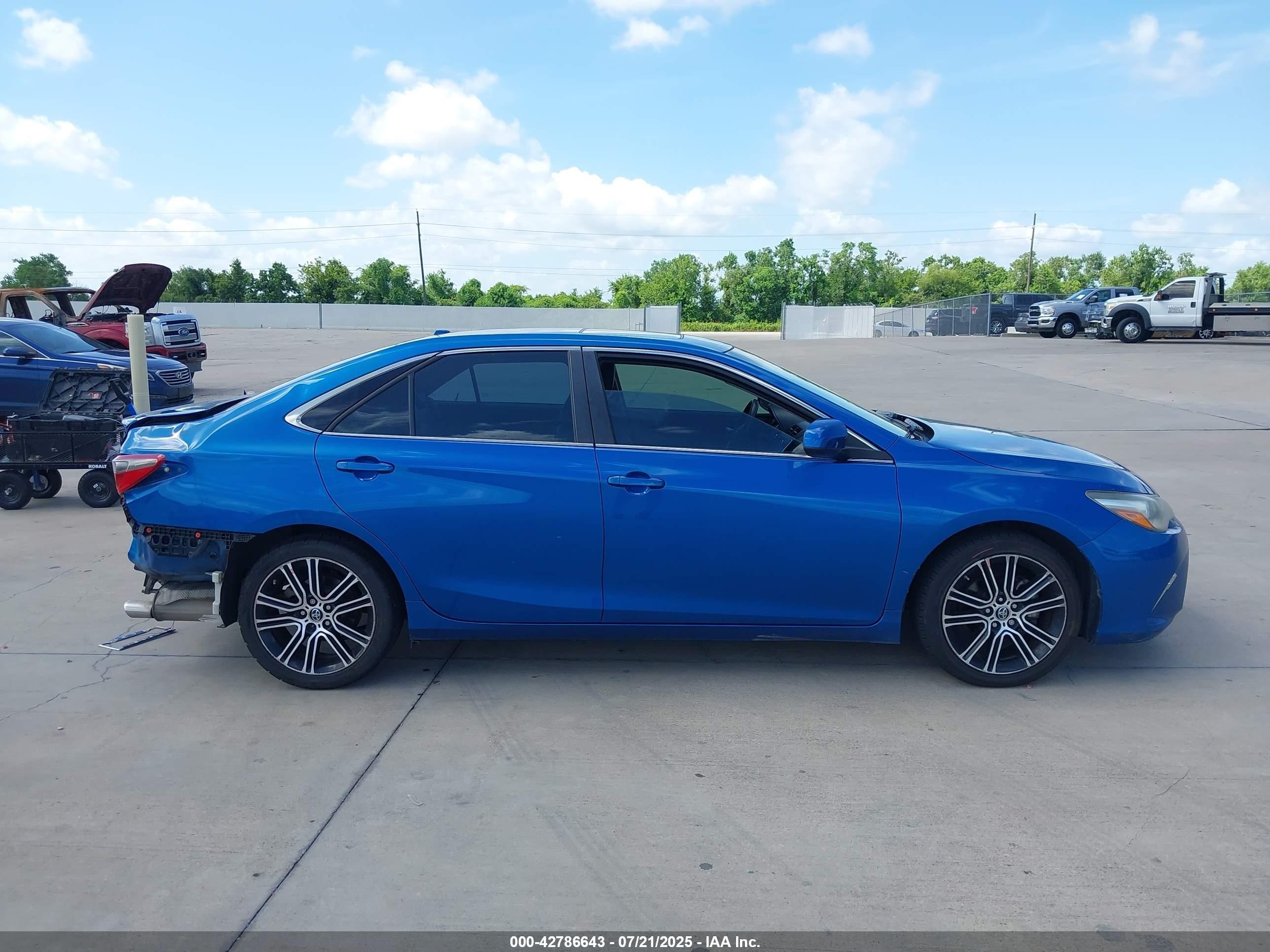 2016 Toyota Camry Se Blue vin: 4T1BF1FK1GU560050