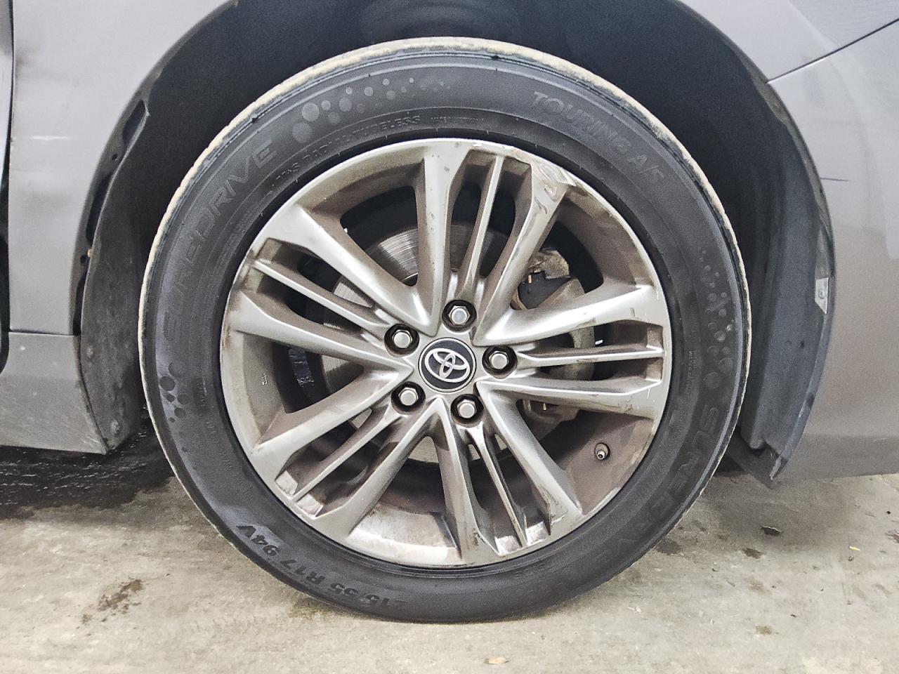 2017 Toyota Camry Se Gray vin: 4T1BF1FK1HU686653 Damage: Right Front Tire, Worn, Replacement Required