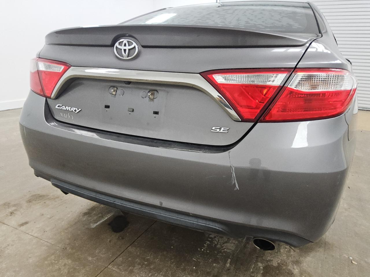 2017 Toyota Camry Se Gray vin: 4T1BF1FK1HU686653 Damage: Rear Bumper, Heavy Scratch, 7 To 8 Inches