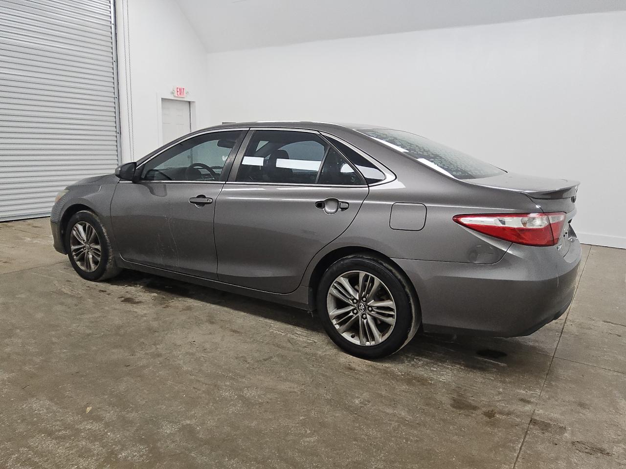 2017 Toyota Camry Se Gray vin: 4T1BF1FK1HU686653 Damage: Left Rear Tire, Worn, Replacement Required