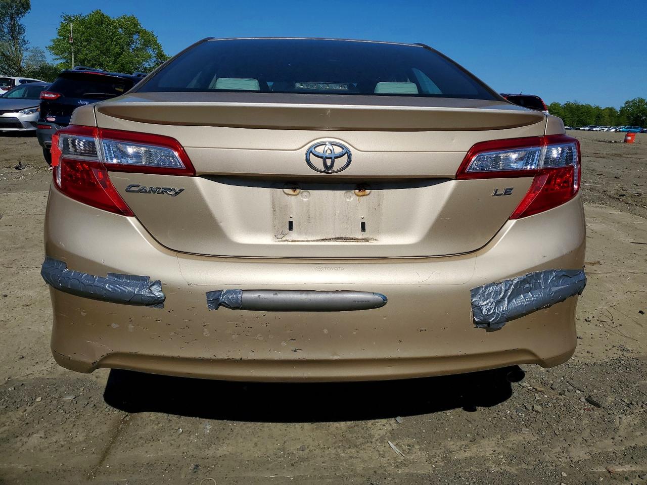2012 Toyota Camry Le Gold vin: 4T1BF1FK2CU007188