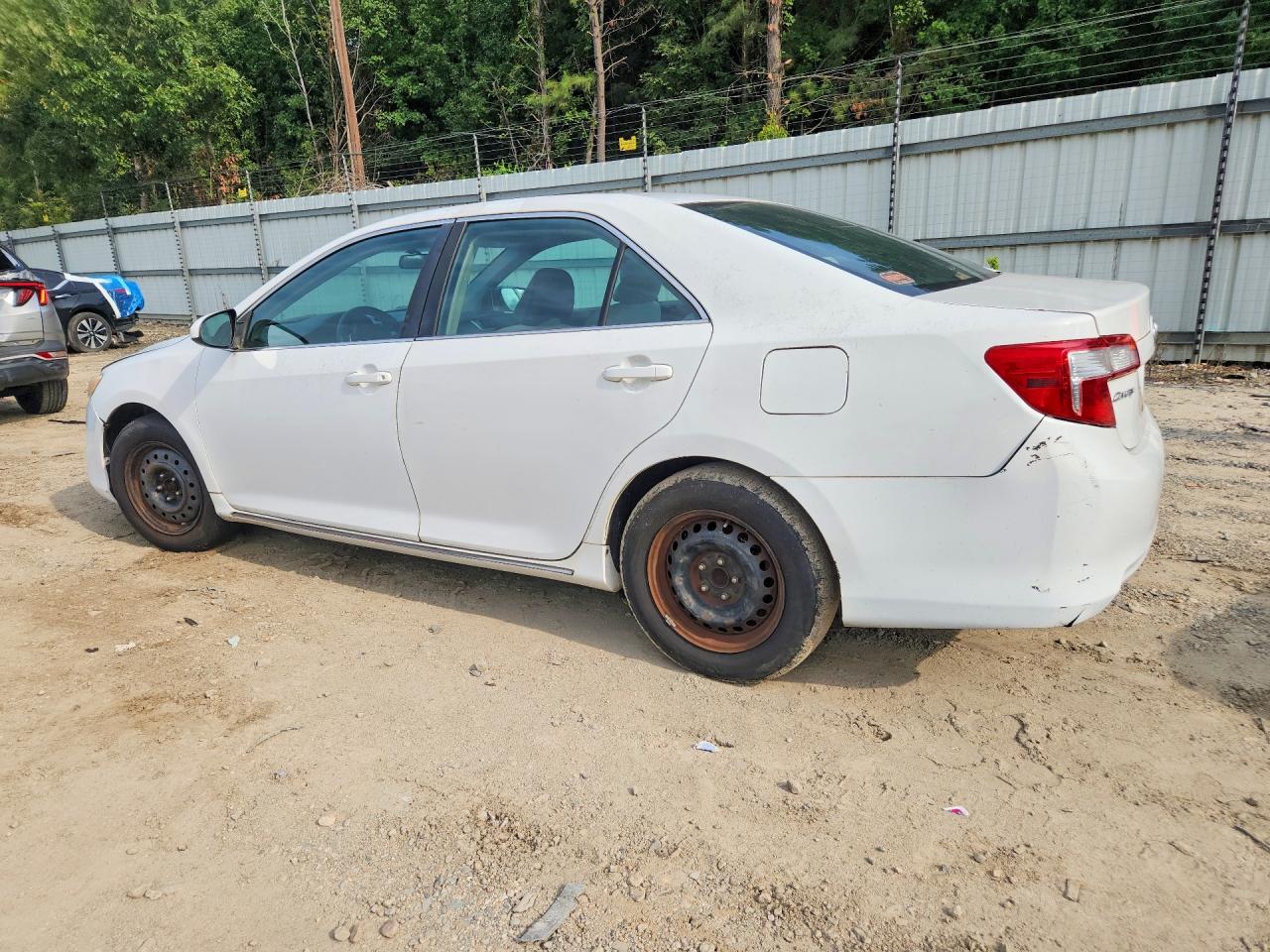 2012 Toyota Camry Le White vin: 4T1BF1FK2CU536267
