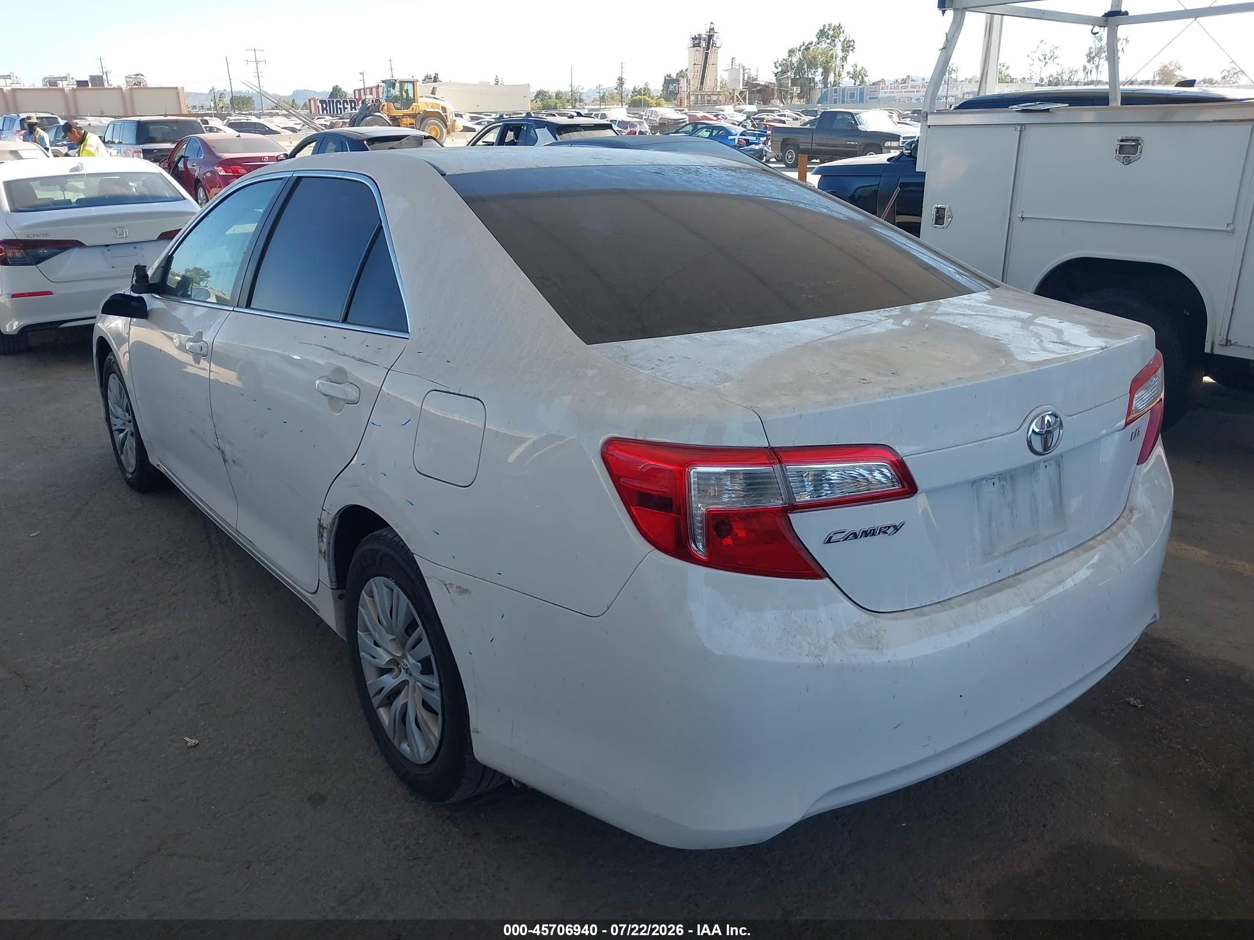 2012 Toyota Camry Le White vin: 4T1BF1FK2CU560200