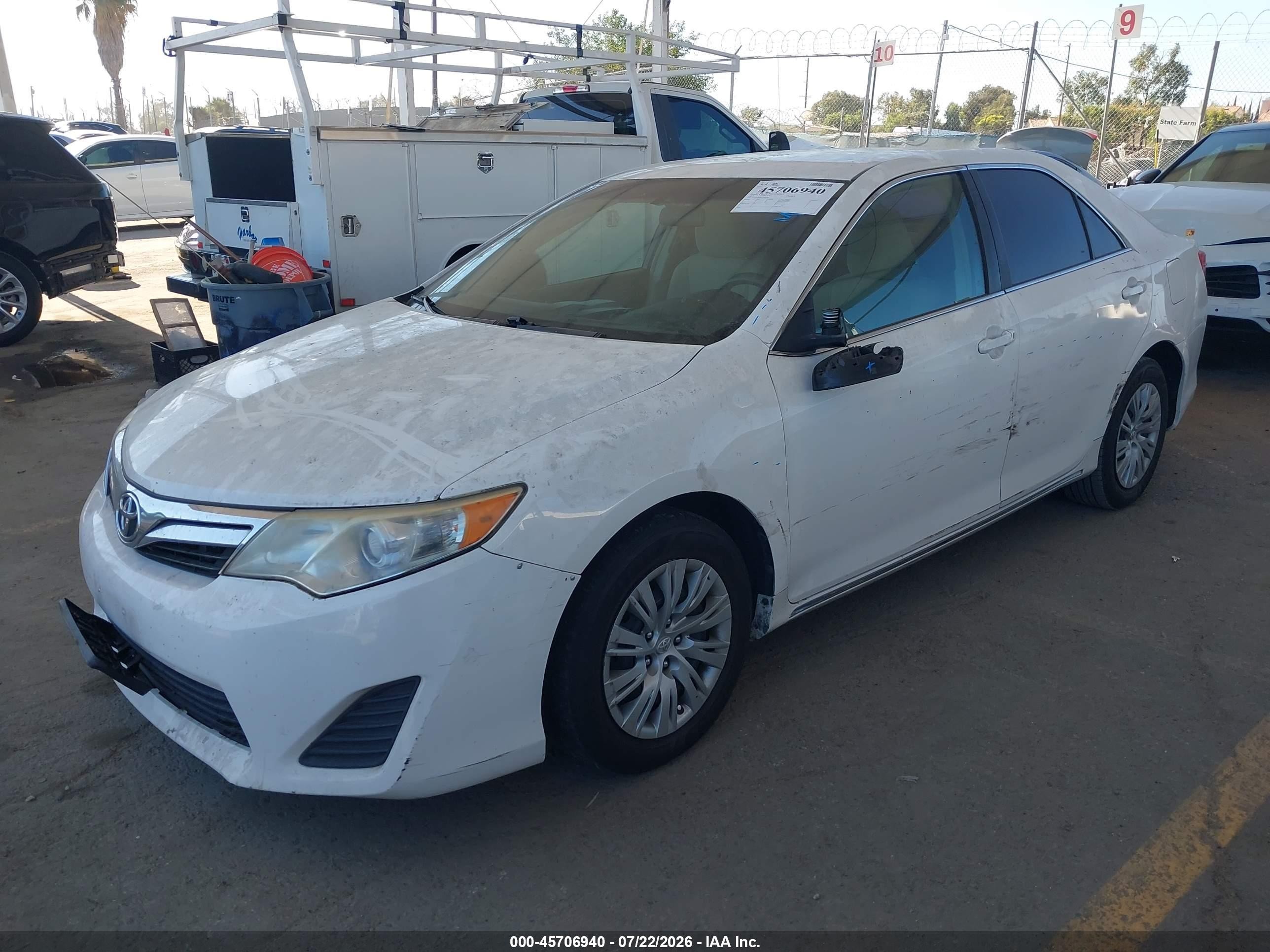 2012 Toyota Camry Le White vin: 4T1BF1FK2CU560200