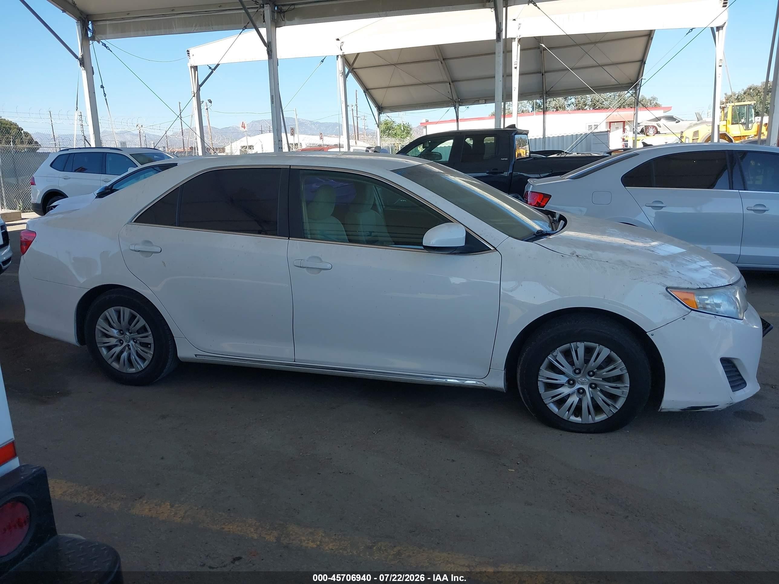 2012 Toyota Camry Le White vin: 4T1BF1FK2CU560200