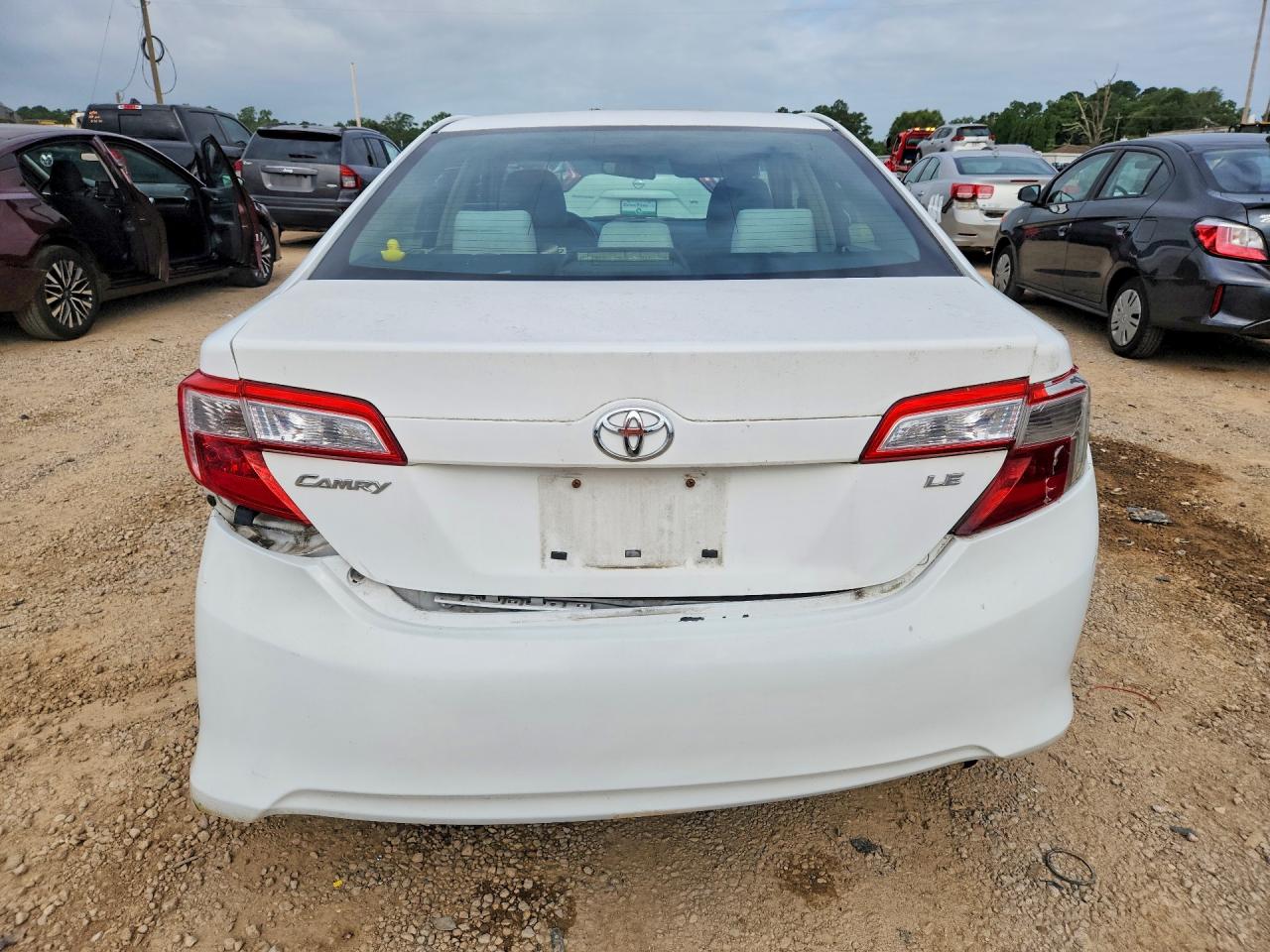 2012 Toyota Camry Le White vin: 4T1BF1FK2CU569804