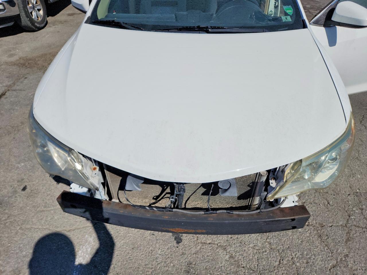 2012 Toyota Camry Le White vin: 4T1BF1FK2CU570242