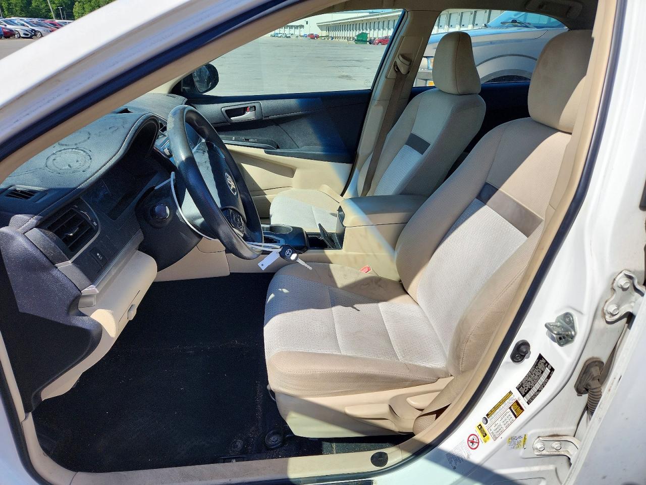 2012 Toyota Camry Le White vin: 4T1BF1FK2CU570242