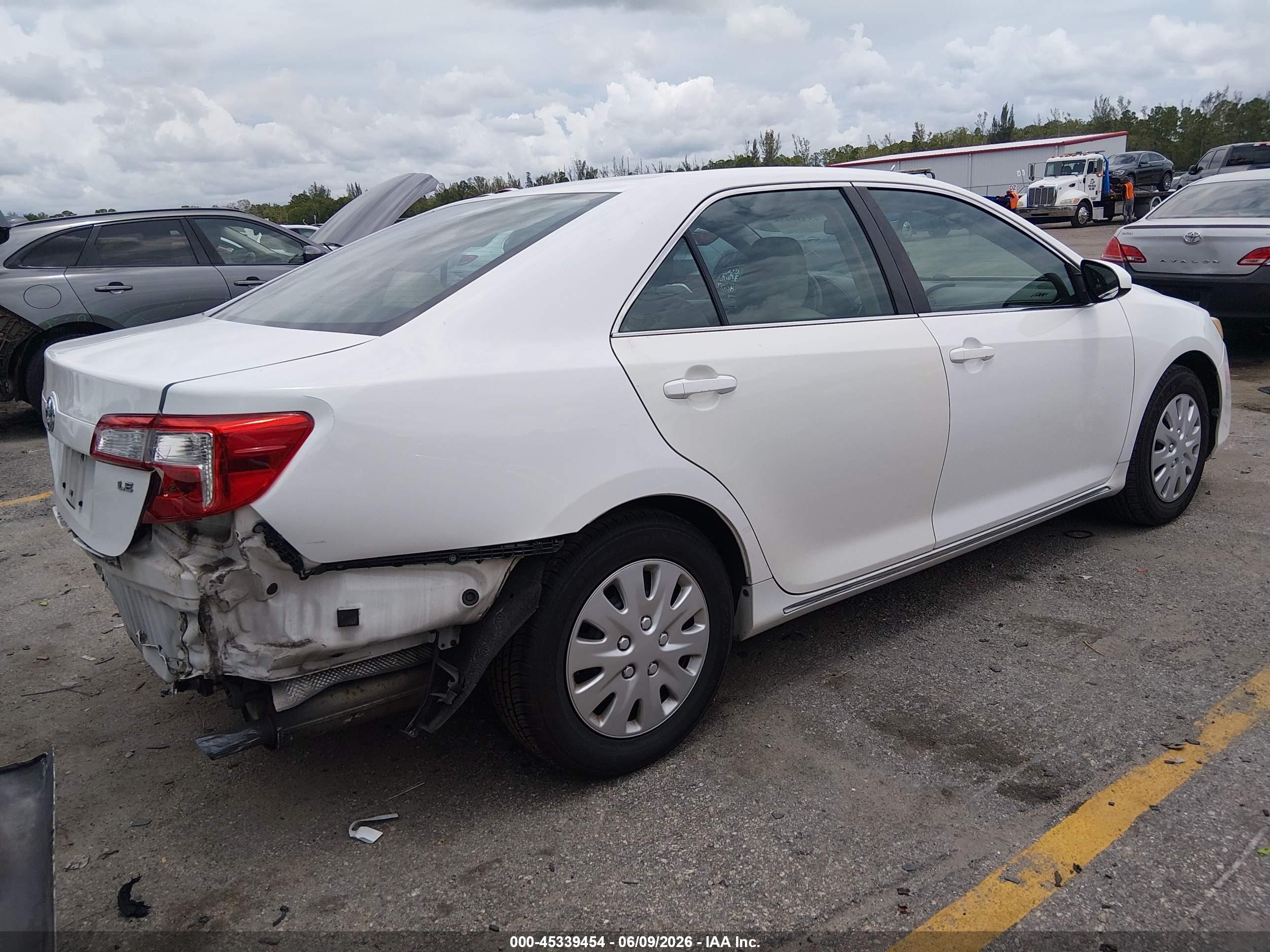 2013 Toyota Camry Le White vin: 4T1BF1FK2DU255006