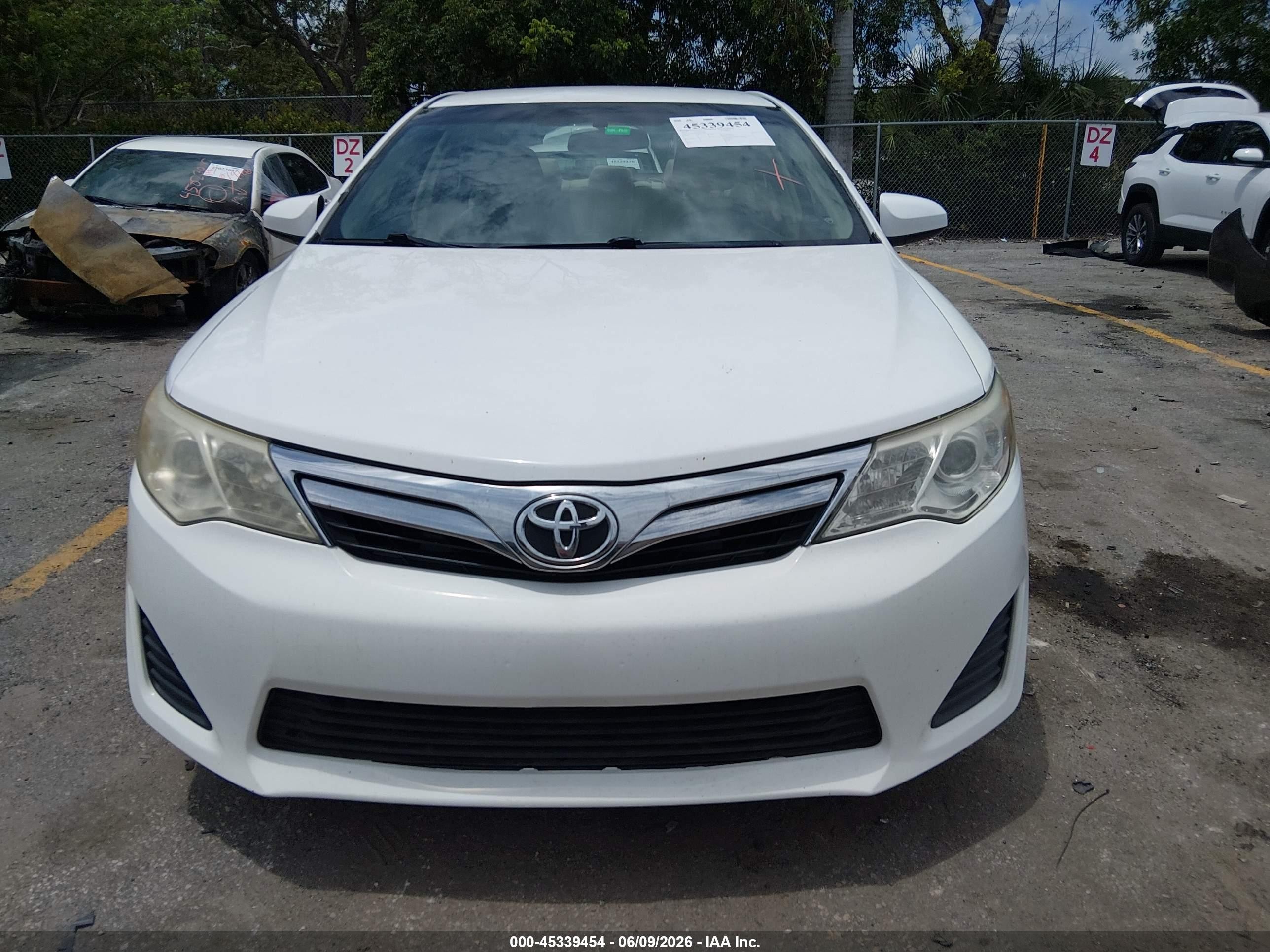 2013 Toyota Camry Le White vin: 4T1BF1FK2DU255006