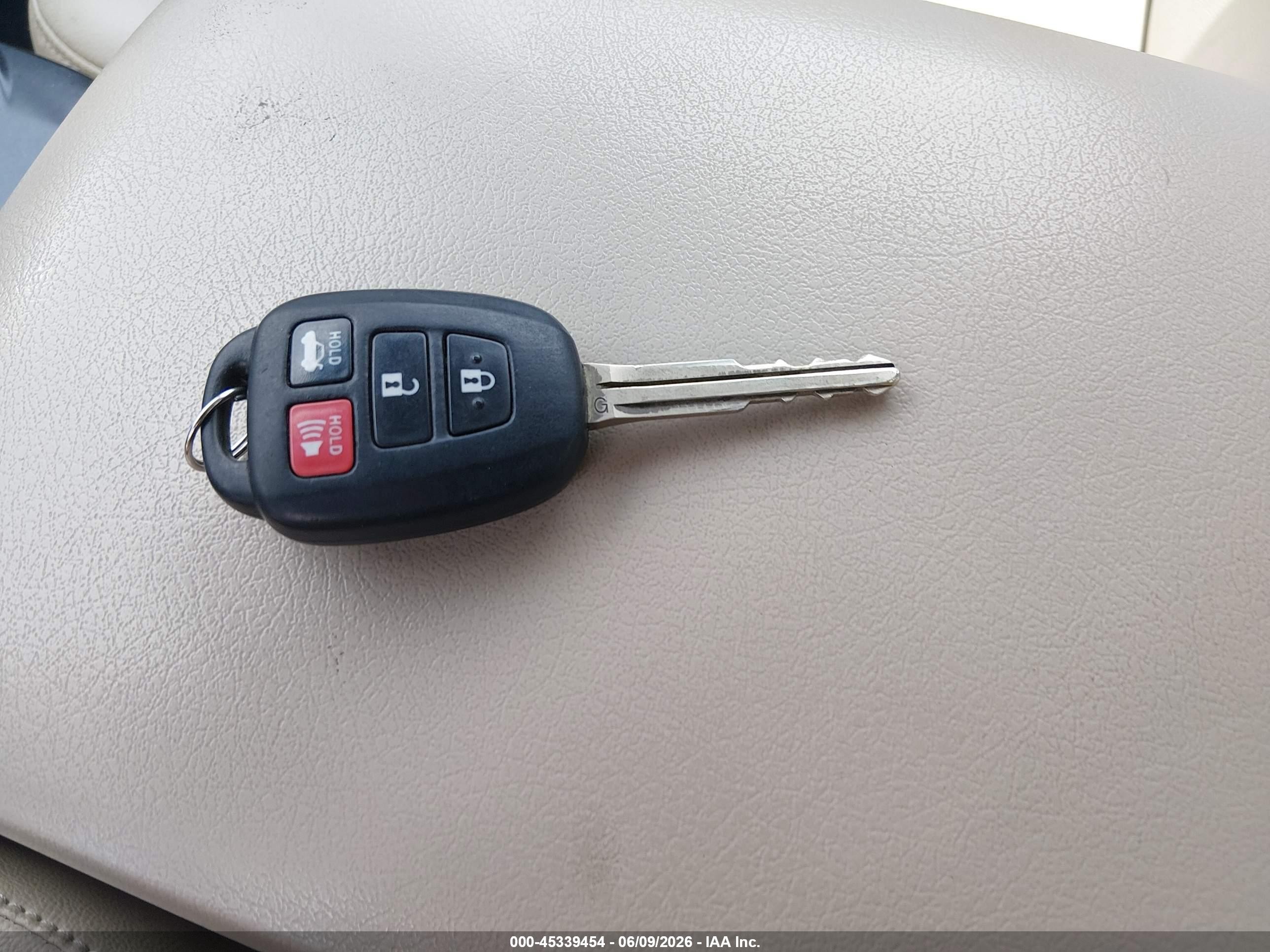2013 Toyota Camry Le White vin: 4T1BF1FK2DU255006
