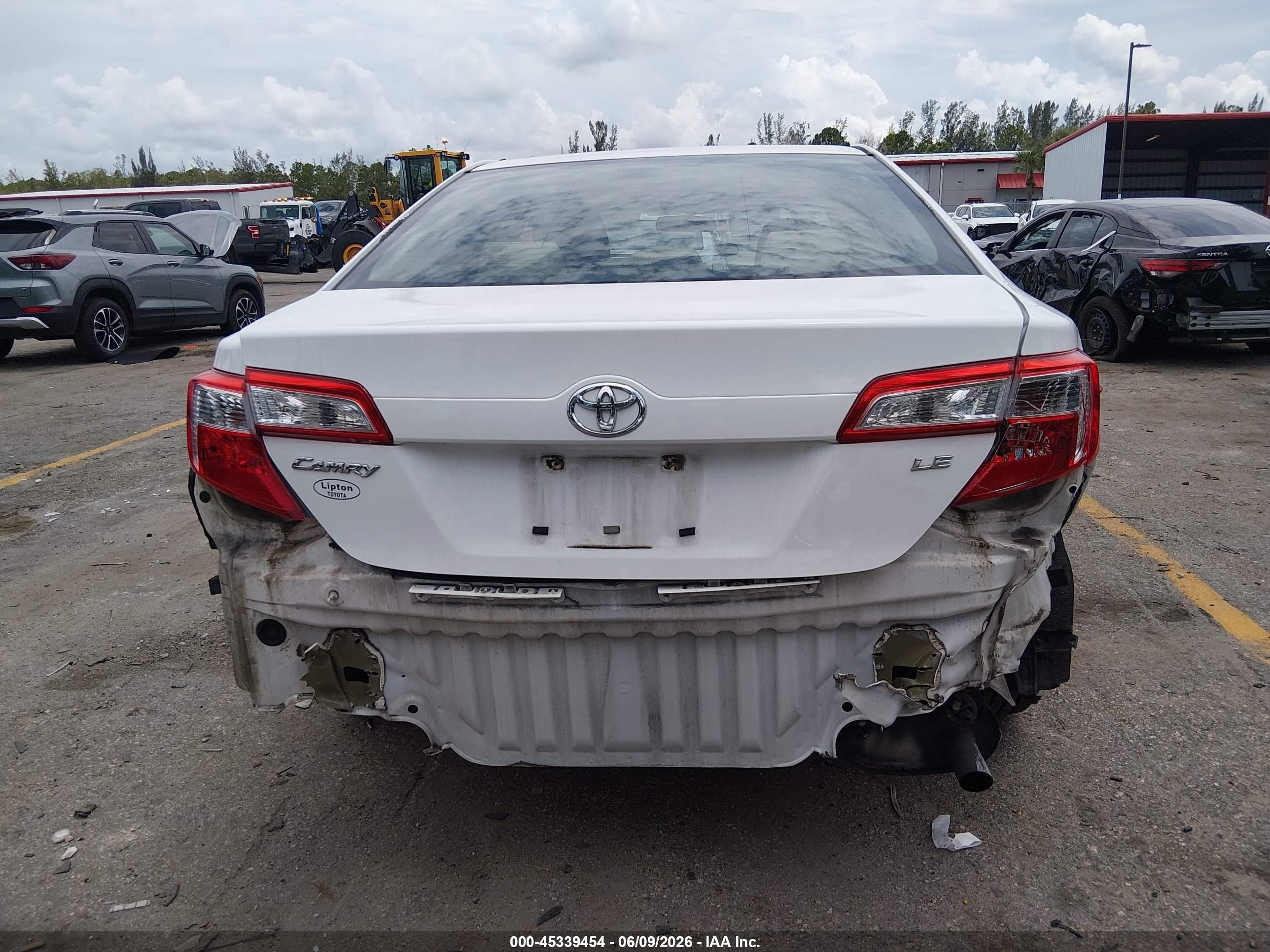 2013 Toyota Camry Le White vin: 4T1BF1FK2DU255006