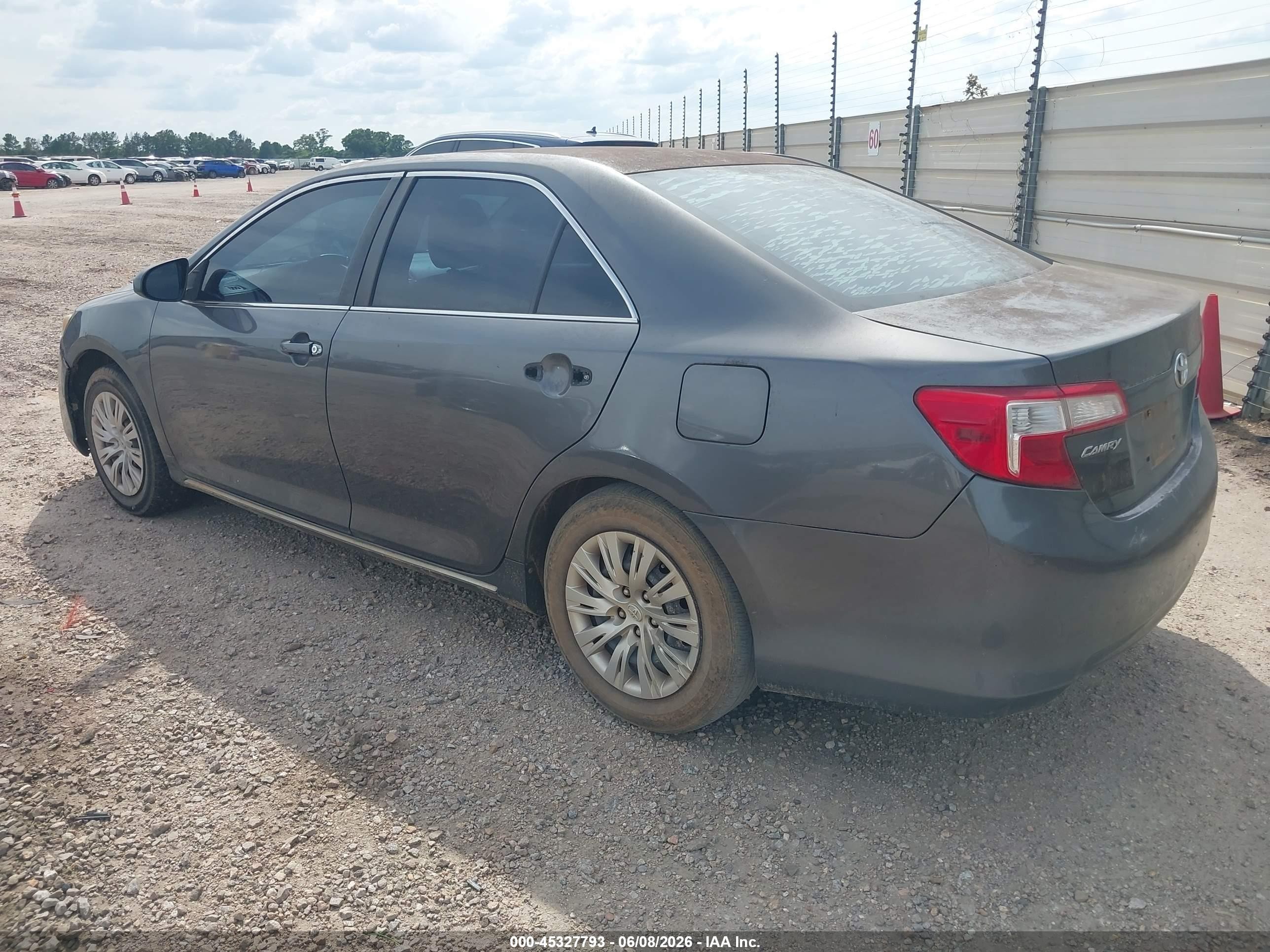 2013 Toyota Camry Le Gray vin: 4T1BF1FK2DU255586