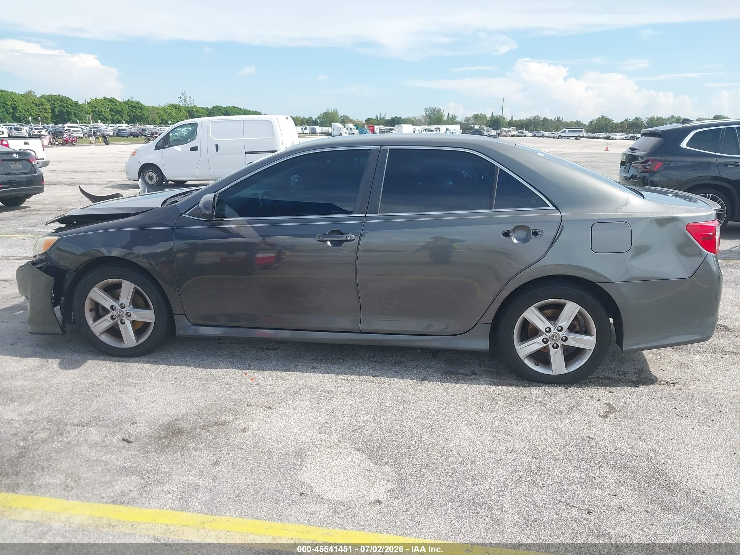 2013 Toyota Camry Se Серый vin: 4T1BF1FK2DU275756