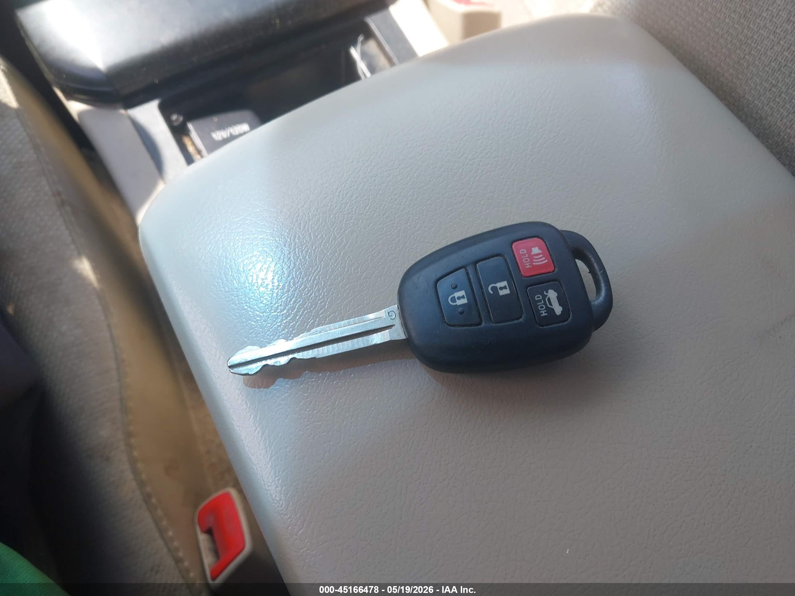 2013 Toyota Camry Le White vin: 4T1BF1FK2DU298695