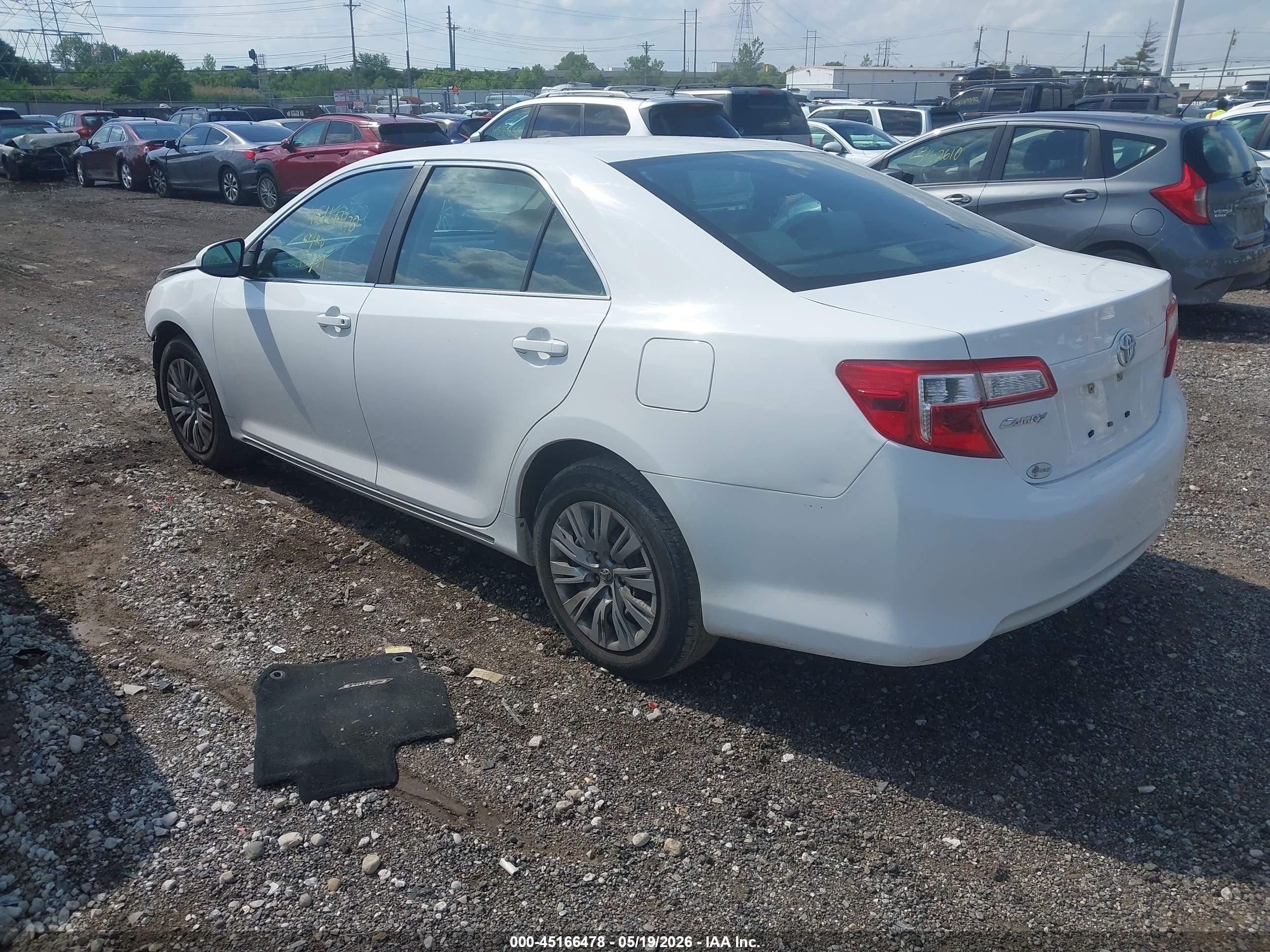 2013 Toyota Camry Le White vin: 4T1BF1FK2DU298695