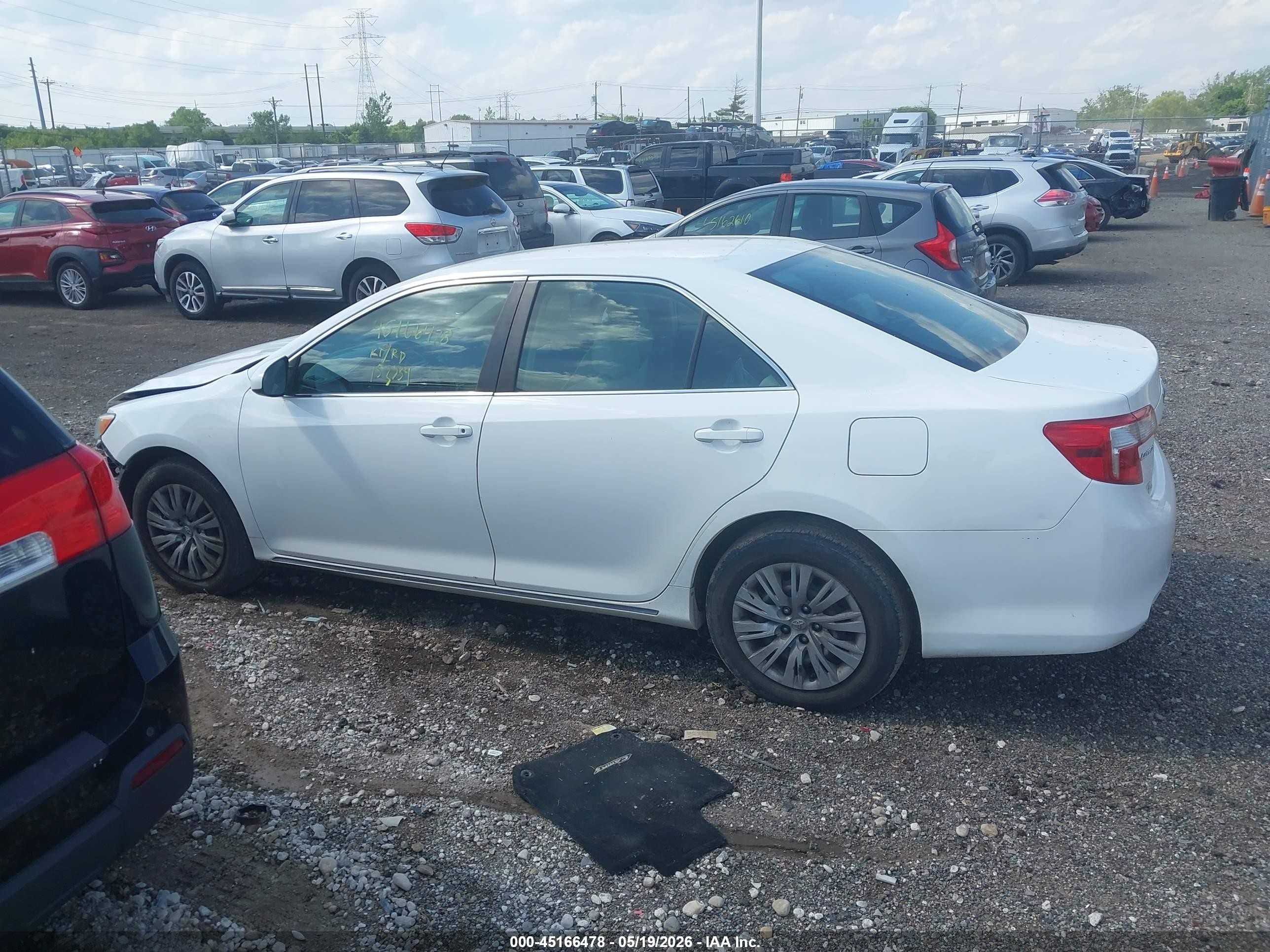 2013 Toyota Camry Le White vin: 4T1BF1FK2DU298695