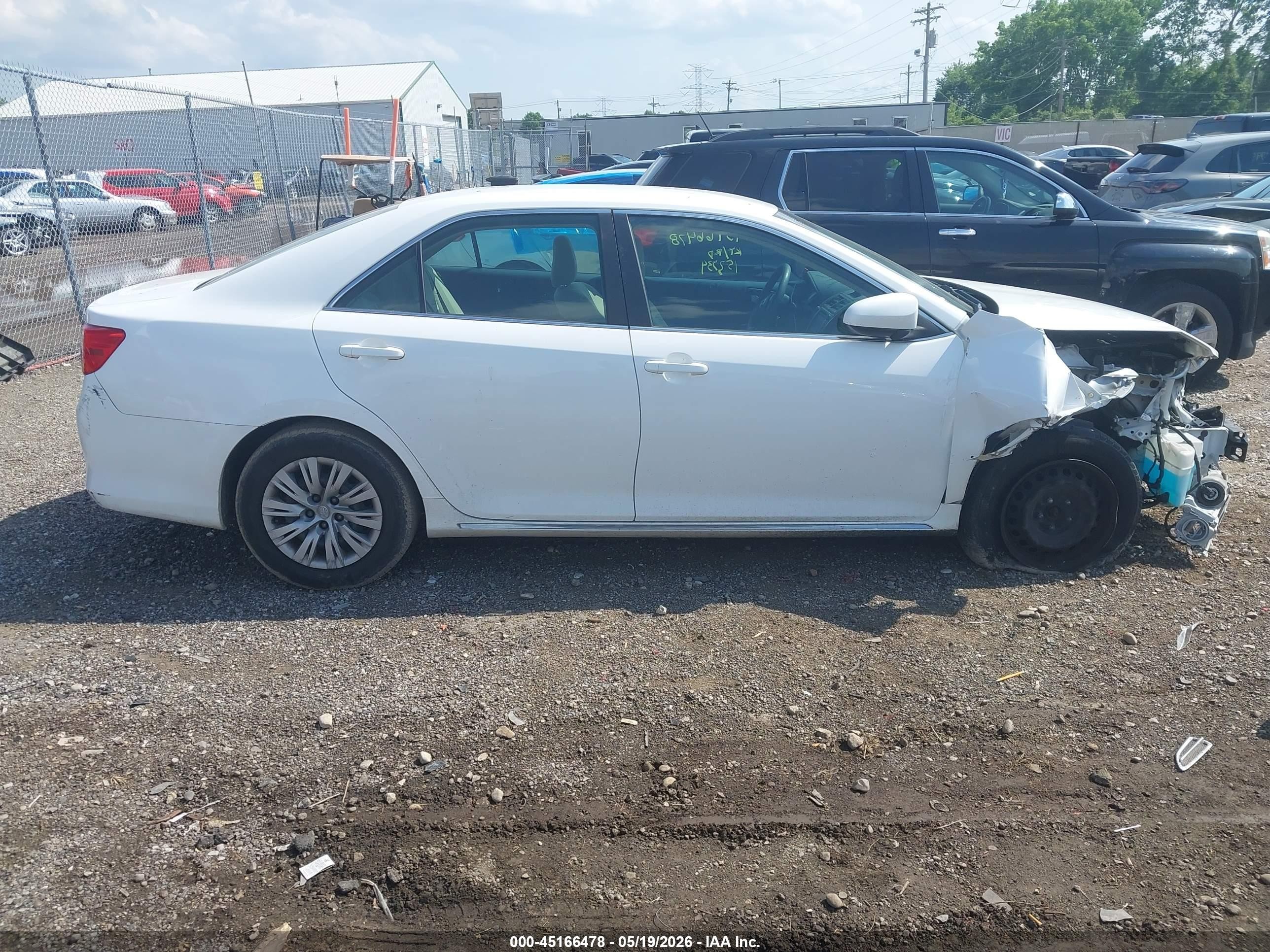 2013 Toyota Camry Le White vin: 4T1BF1FK2DU298695