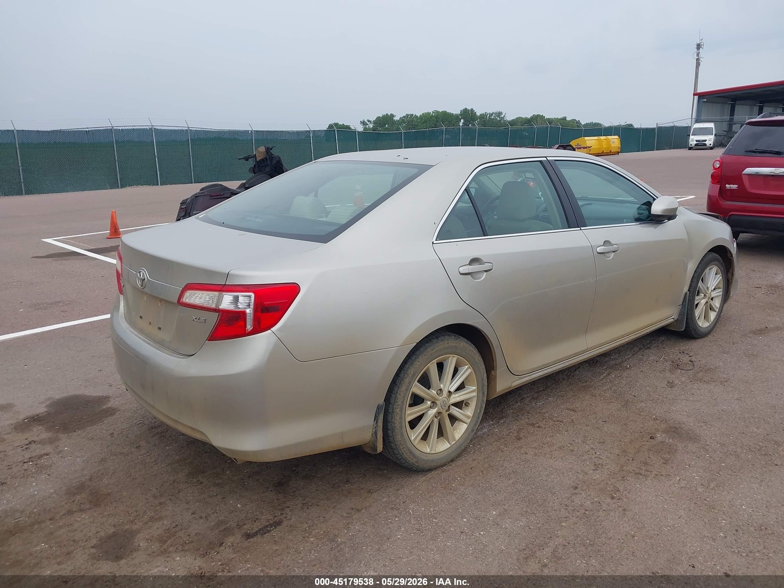2013 Toyota Camry Xle Gold vin: 4T1BF1FK2DU659620