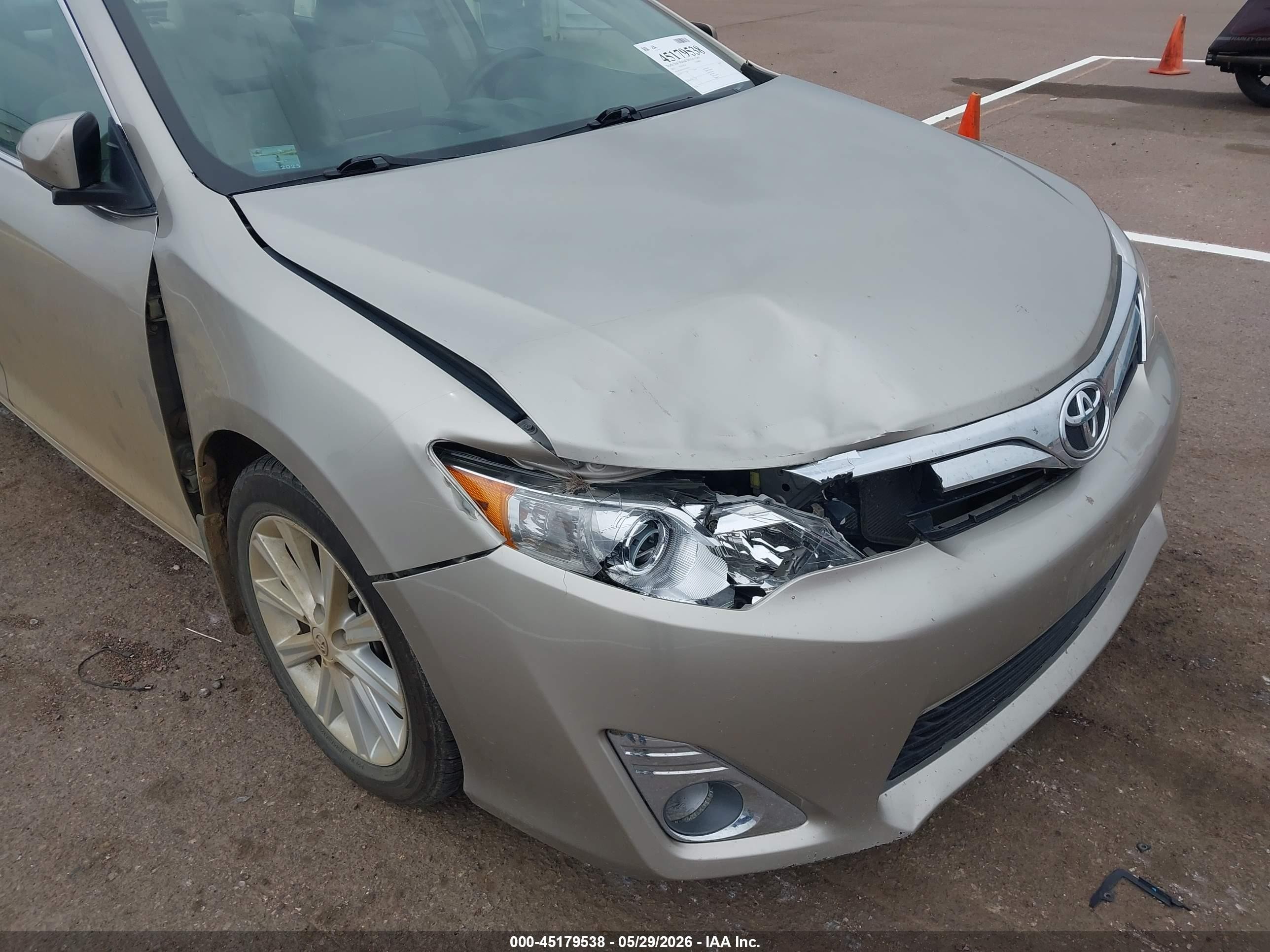 2013 Toyota Camry Xle Gold vin: 4T1BF1FK2DU659620