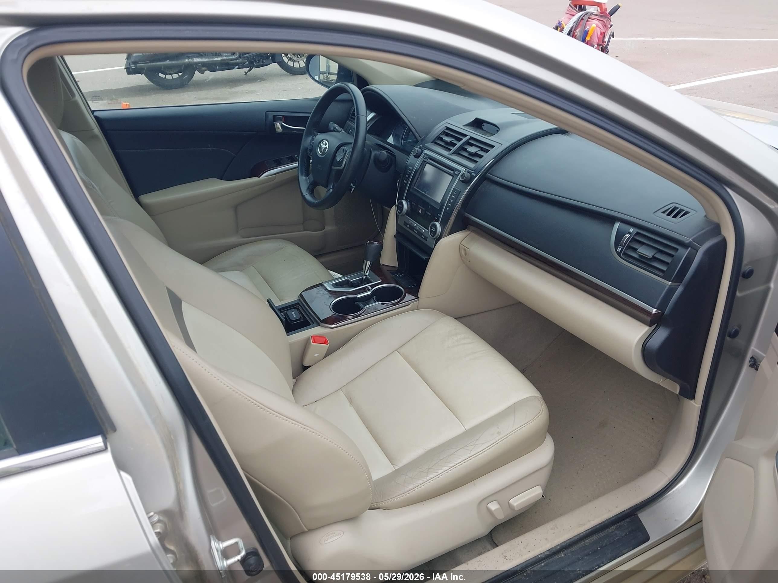 2013 Toyota Camry Xle Gold vin: 4T1BF1FK2DU659620