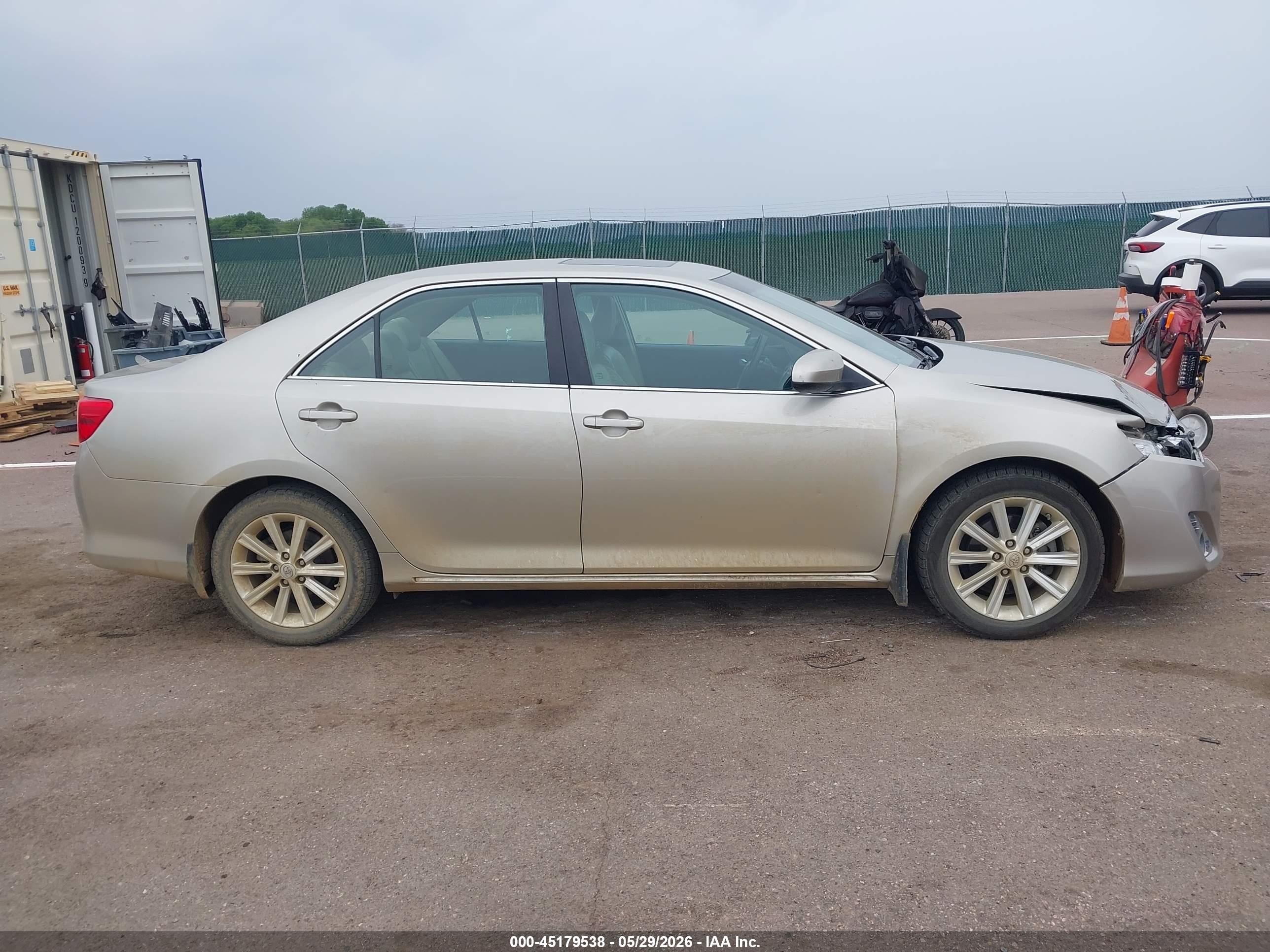 2013 Toyota Camry Xle Gold vin: 4T1BF1FK2DU659620