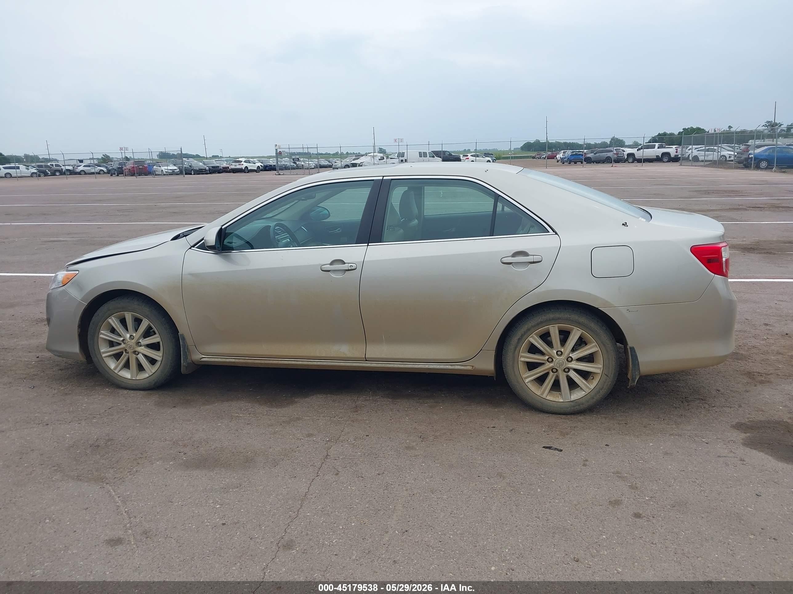2013 Toyota Camry Xle Gold vin: 4T1BF1FK2DU659620
