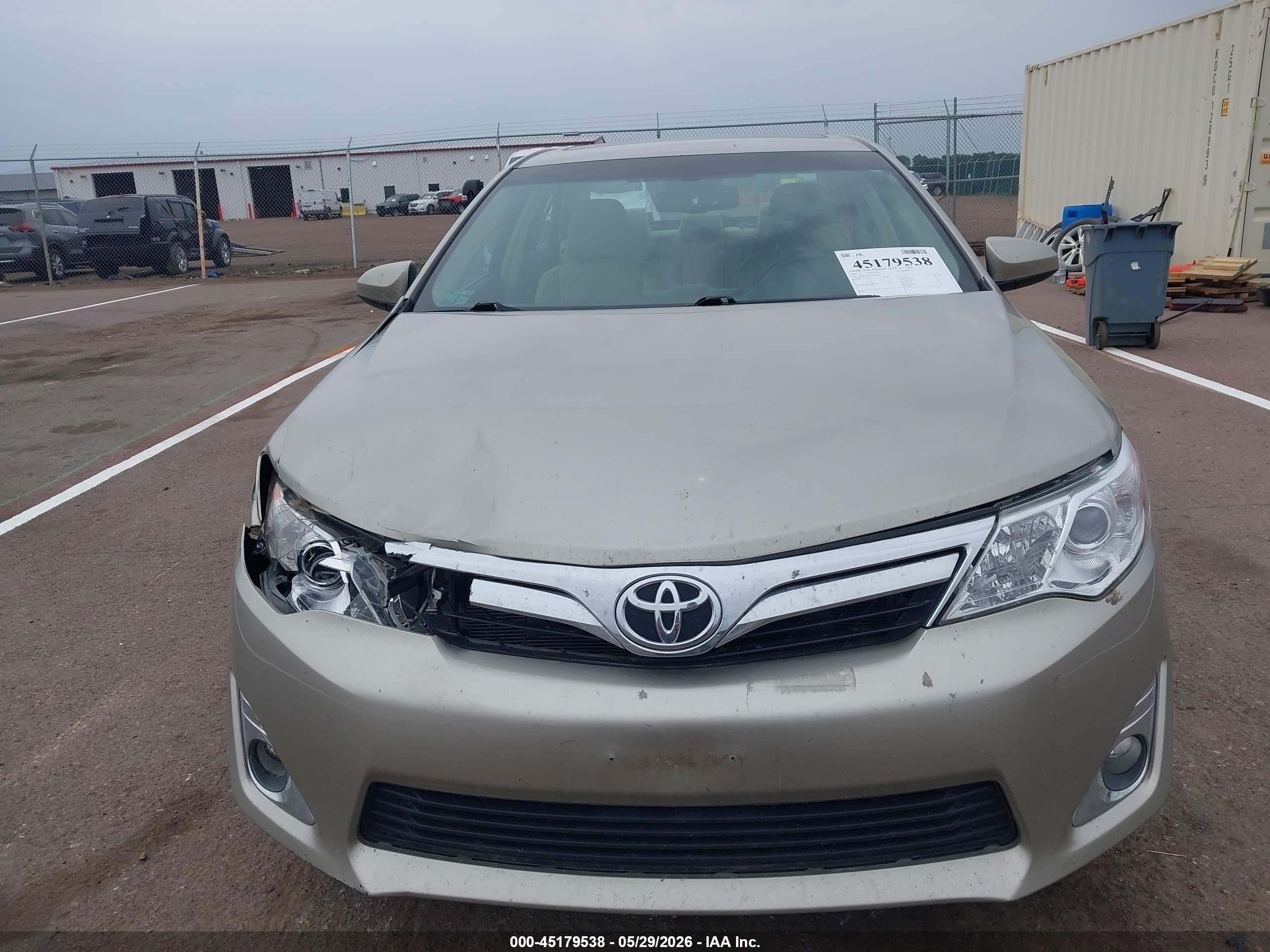 2013 Toyota Camry Xle Gold vin: 4T1BF1FK2DU659620