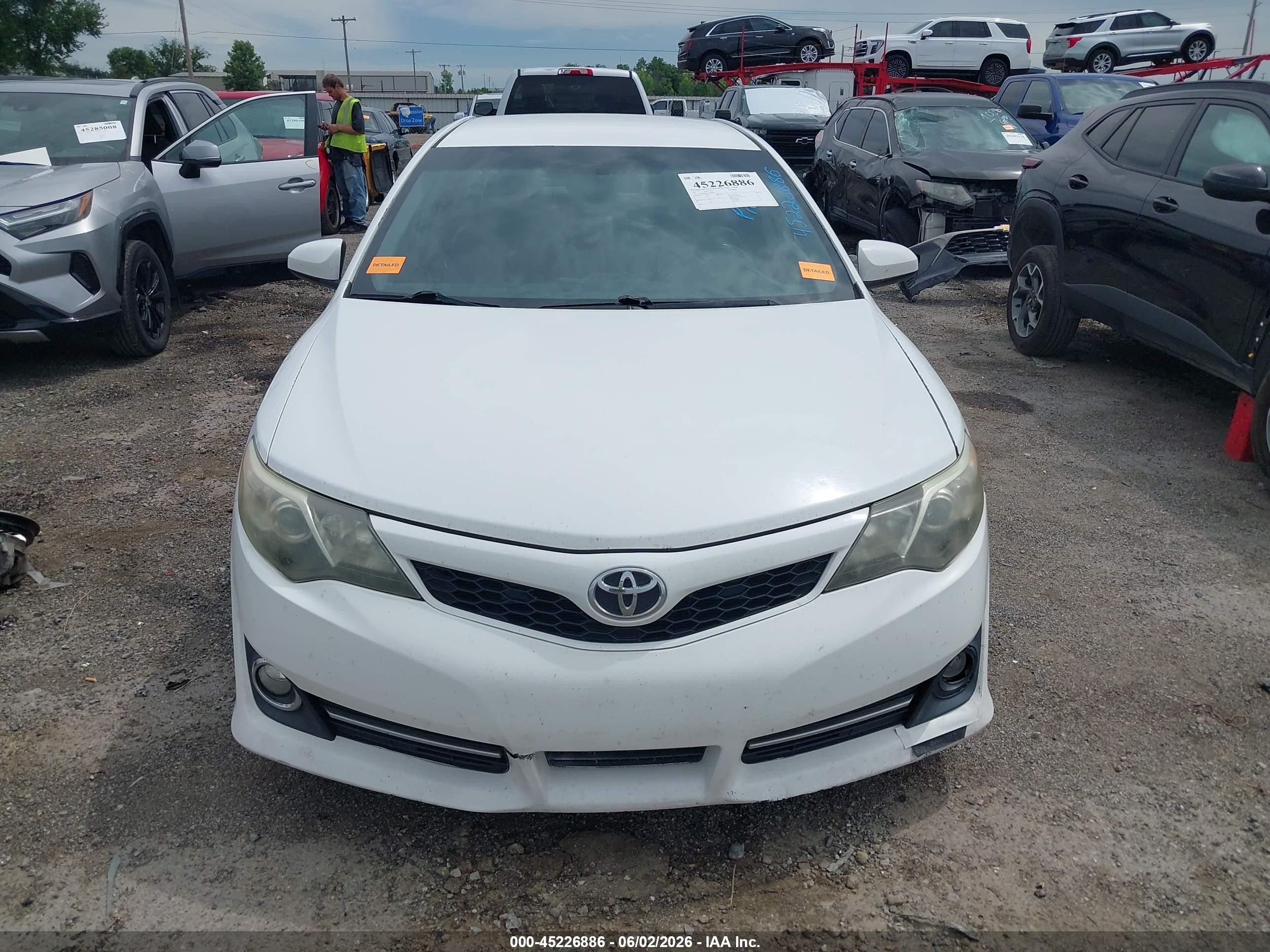 2014 Toyota Camry Se White vin: 4T1BF1FK2EU302844