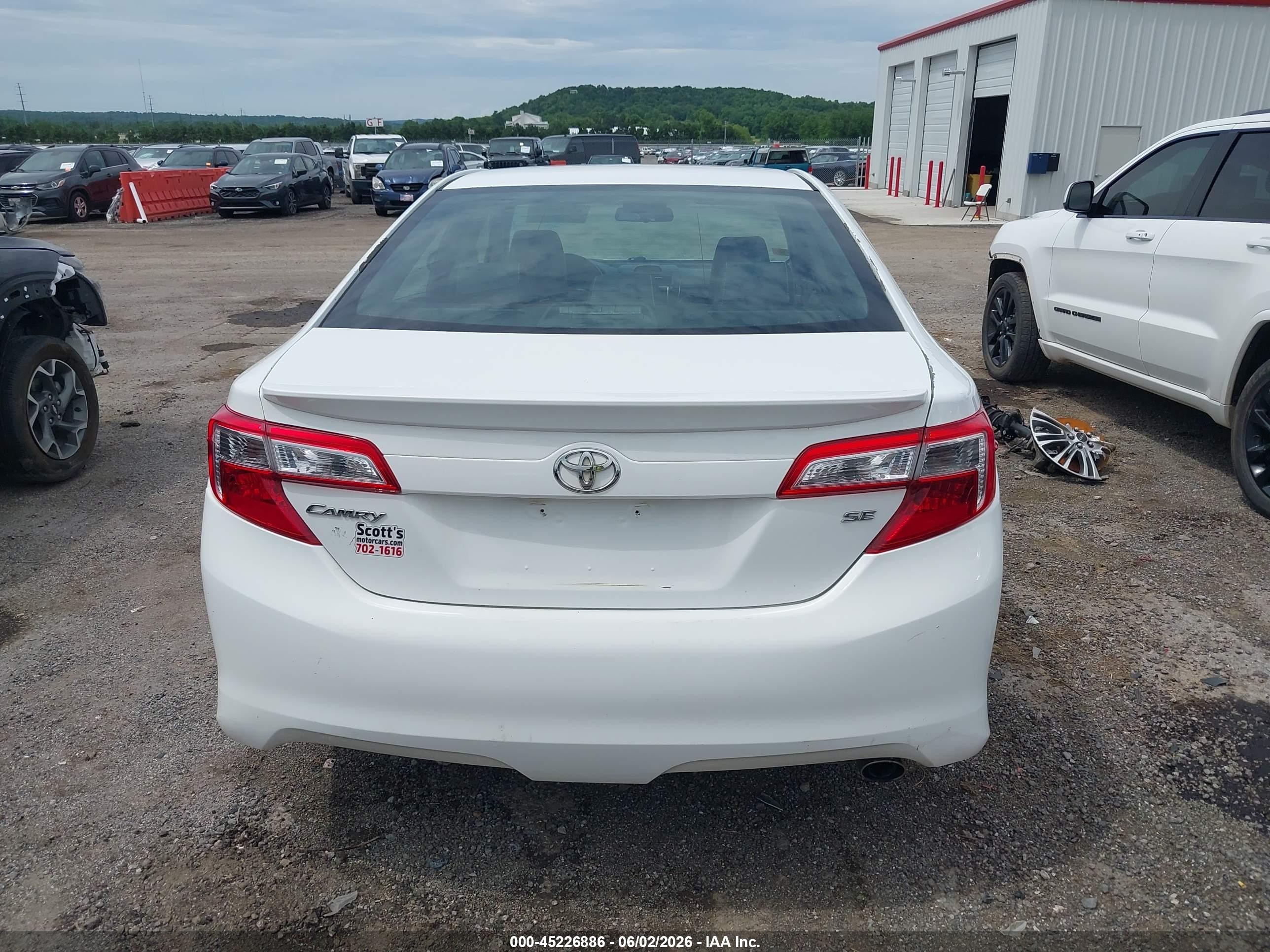 2014 Toyota Camry Se White vin: 4T1BF1FK2EU302844